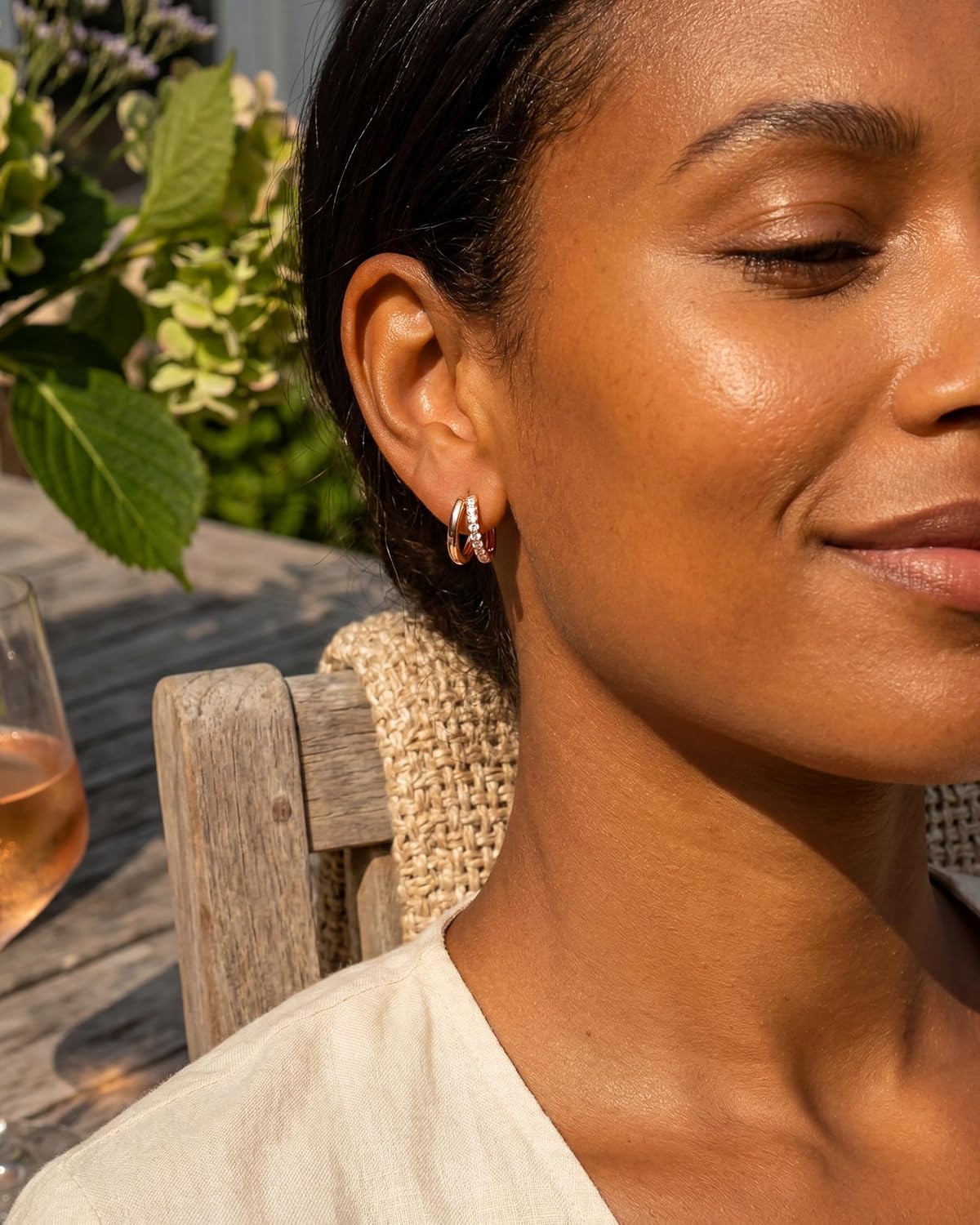 Detalle de MUMREUES Ohrringe Gold Creolen 14K Vergoldet – Huggie Creolen mit Zirkonia, hypoallergen und wasserfest