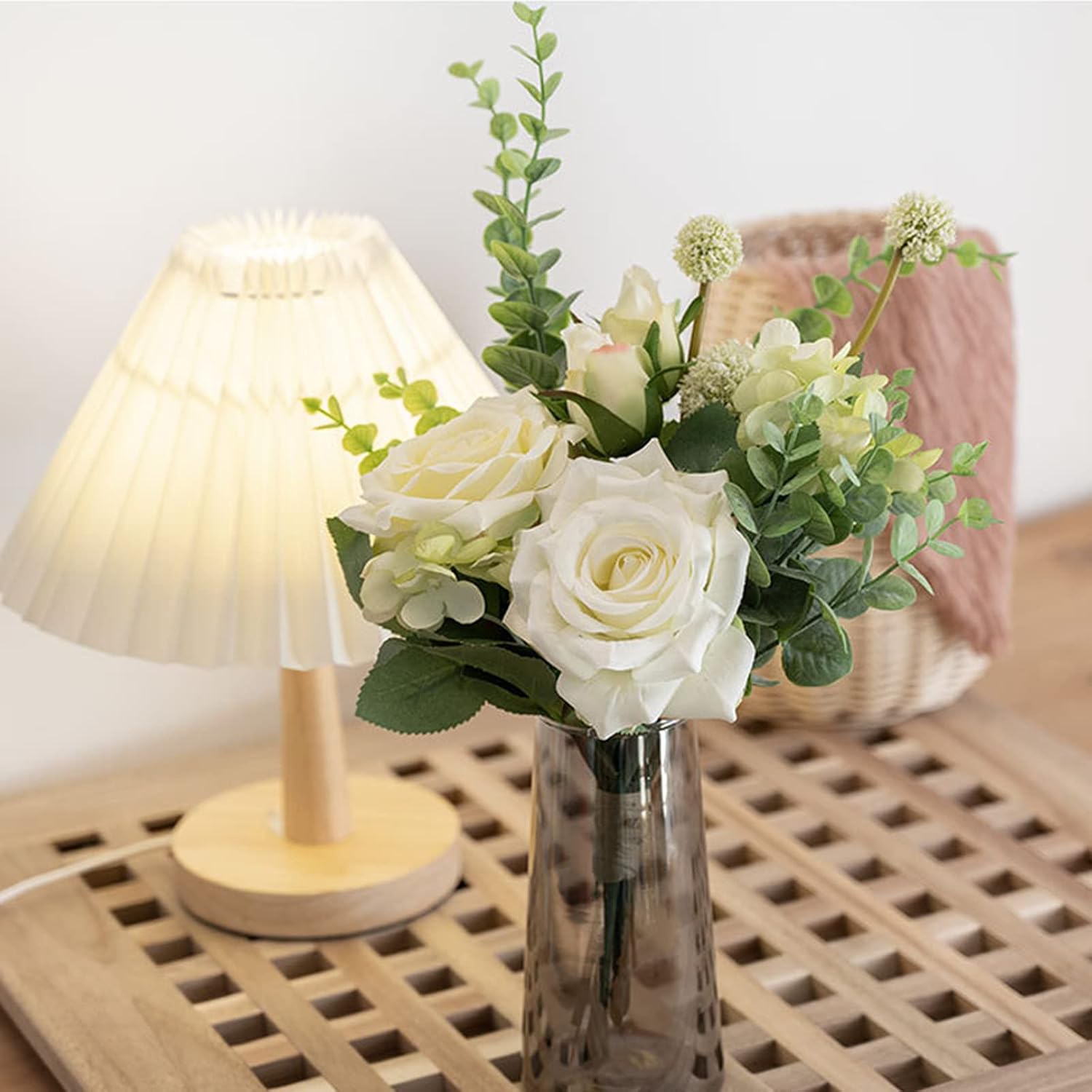 Detalle 2 de YELIKIT YKAM9551 kunstboeket met witte rozen, hyacinten en hortensia’s