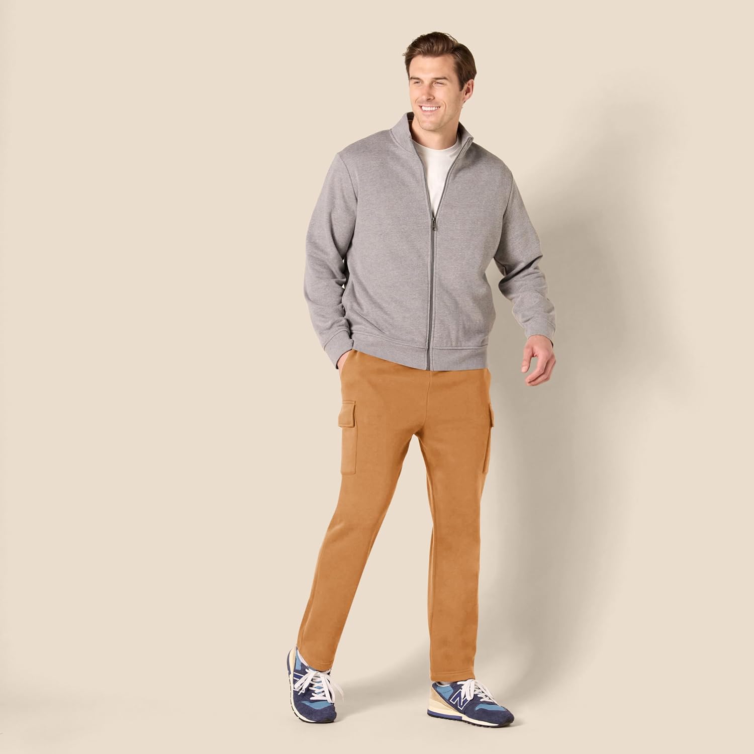 Thumbnail 6 de Amazon Essentials Men's Cargo Fleece Open Hem Sweatpant
