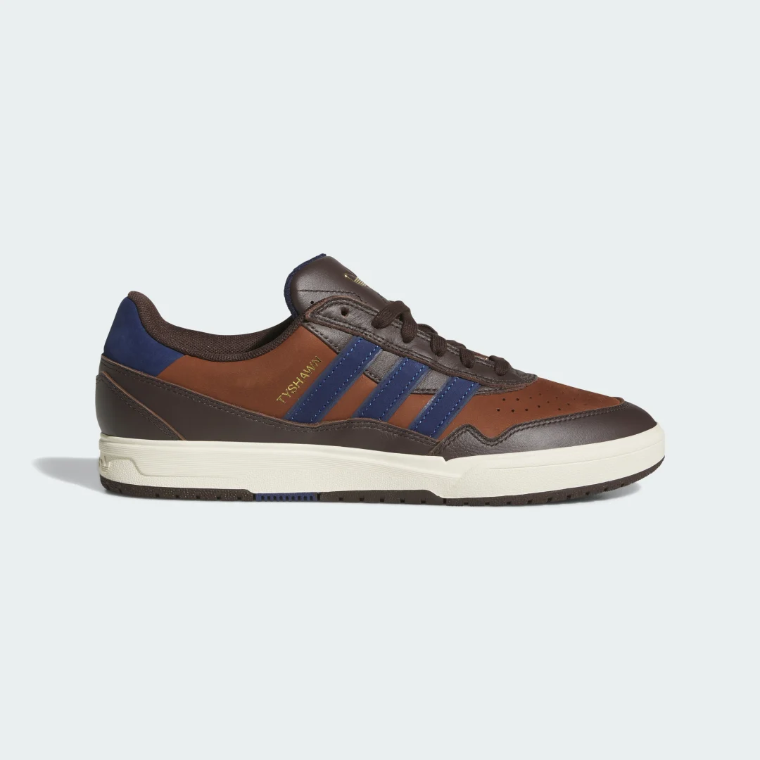 Detalle de Zapatilla TYSHAWN II de Adidas — estilo y comodidad para el día a día