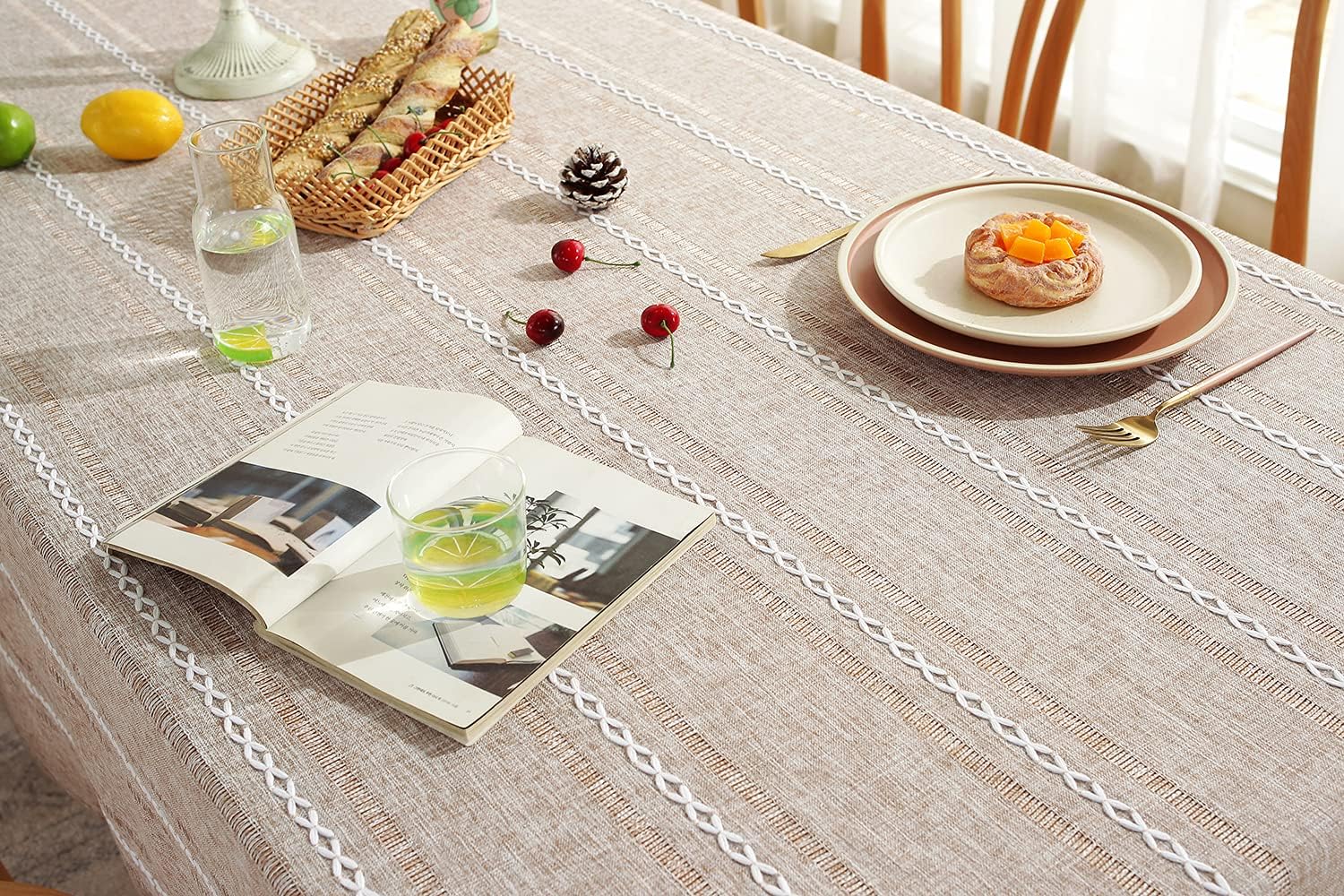Detalle de Chassic 60 x 84 Inches Farmhouse Style Linen Tablecloth in Light Coffee