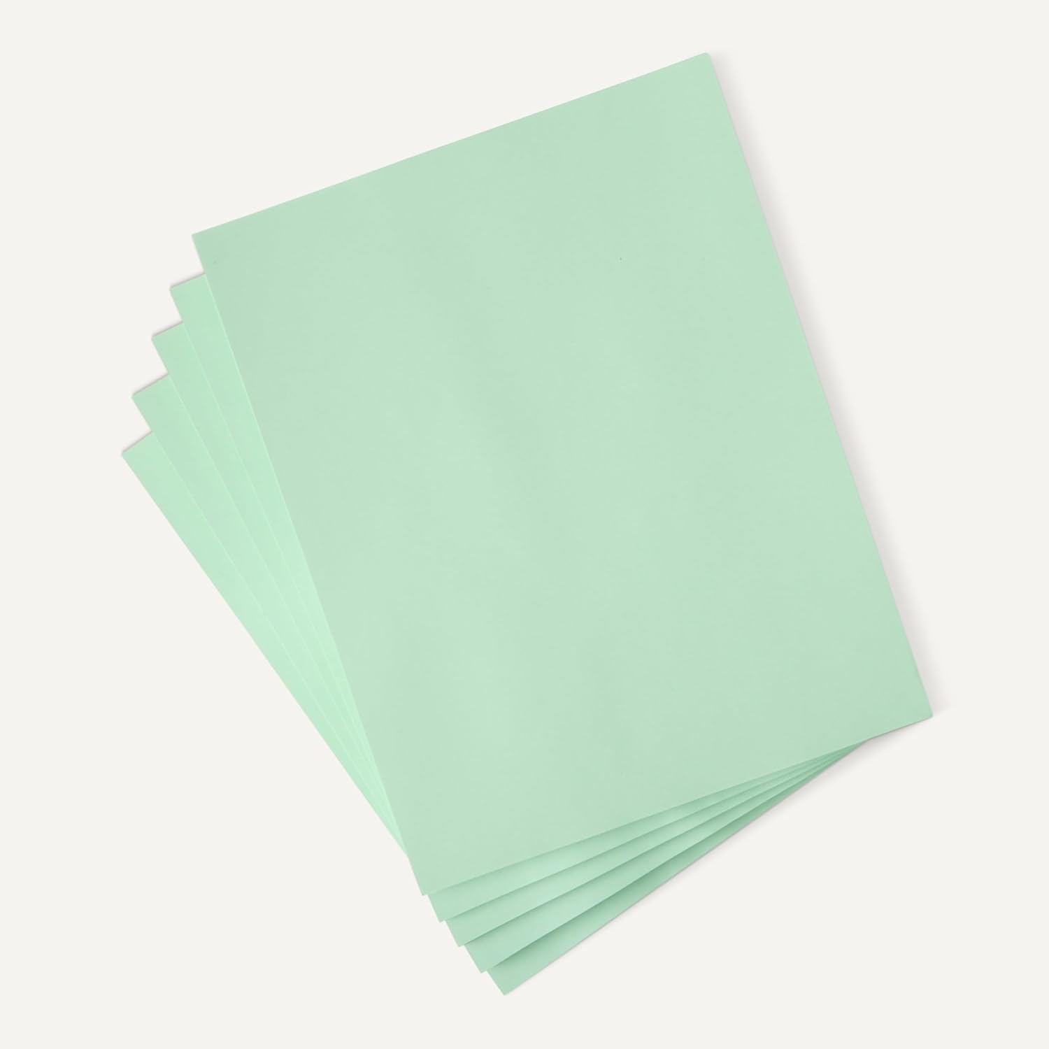 Detalle 2 de Amazon Basics Color Copy Paper, 30% Recycled, 8.5 x 11, 20 lb, Green Pastel, 500 Sheets
