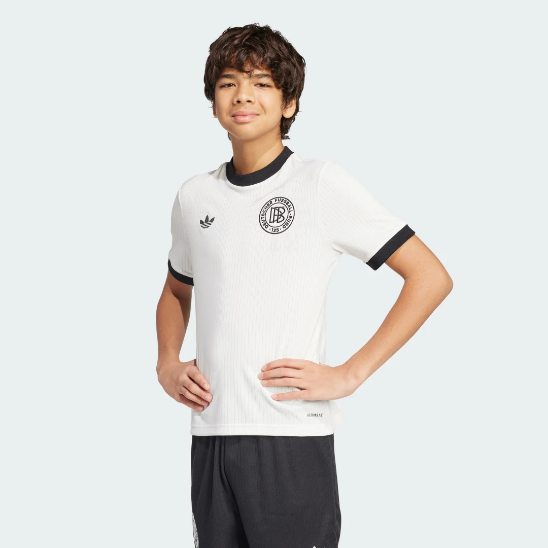 Detalle de Camiseta del Aniversario de Alemania – Adidas