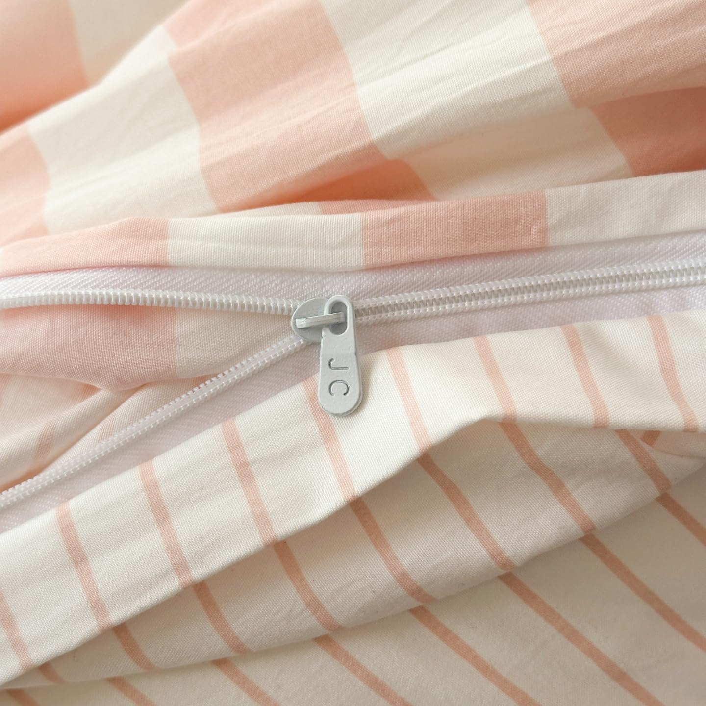 Thumbnail 5 de Freyamy Parure de lit 240x260 cm en microfibre rayures rose et blanc avec fermeture éclair