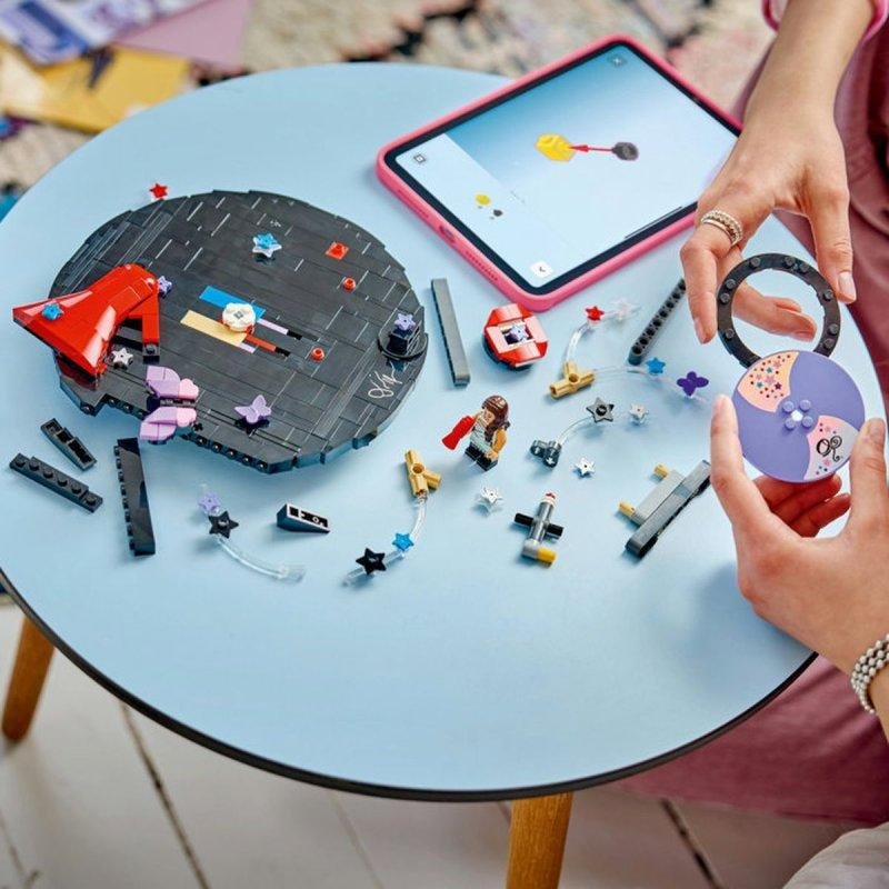 Detalle de LEGO Editions Music Olivia Rodrigo's Vinyl 43028: colección y juego en una pieza de exposición