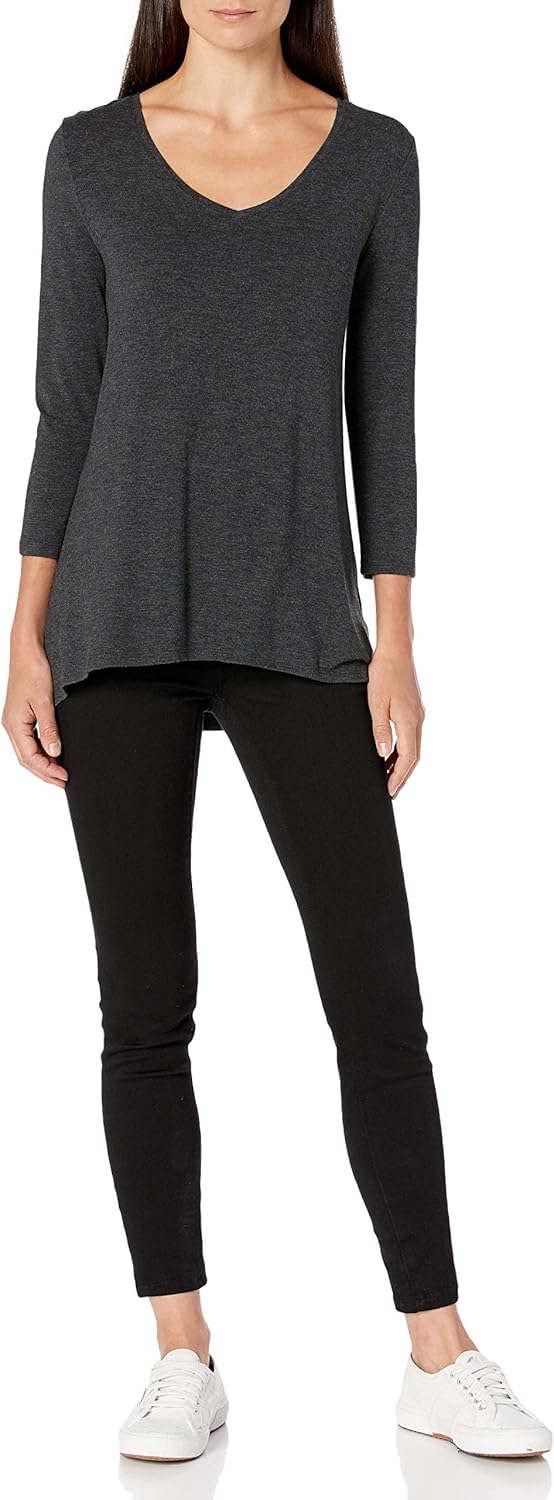 Thumbnail 4 de Amazon Essentials Women’s 3/4 Sleeve V-Neck Swing T-Shirt (Plus Sizes) – Pack of 2