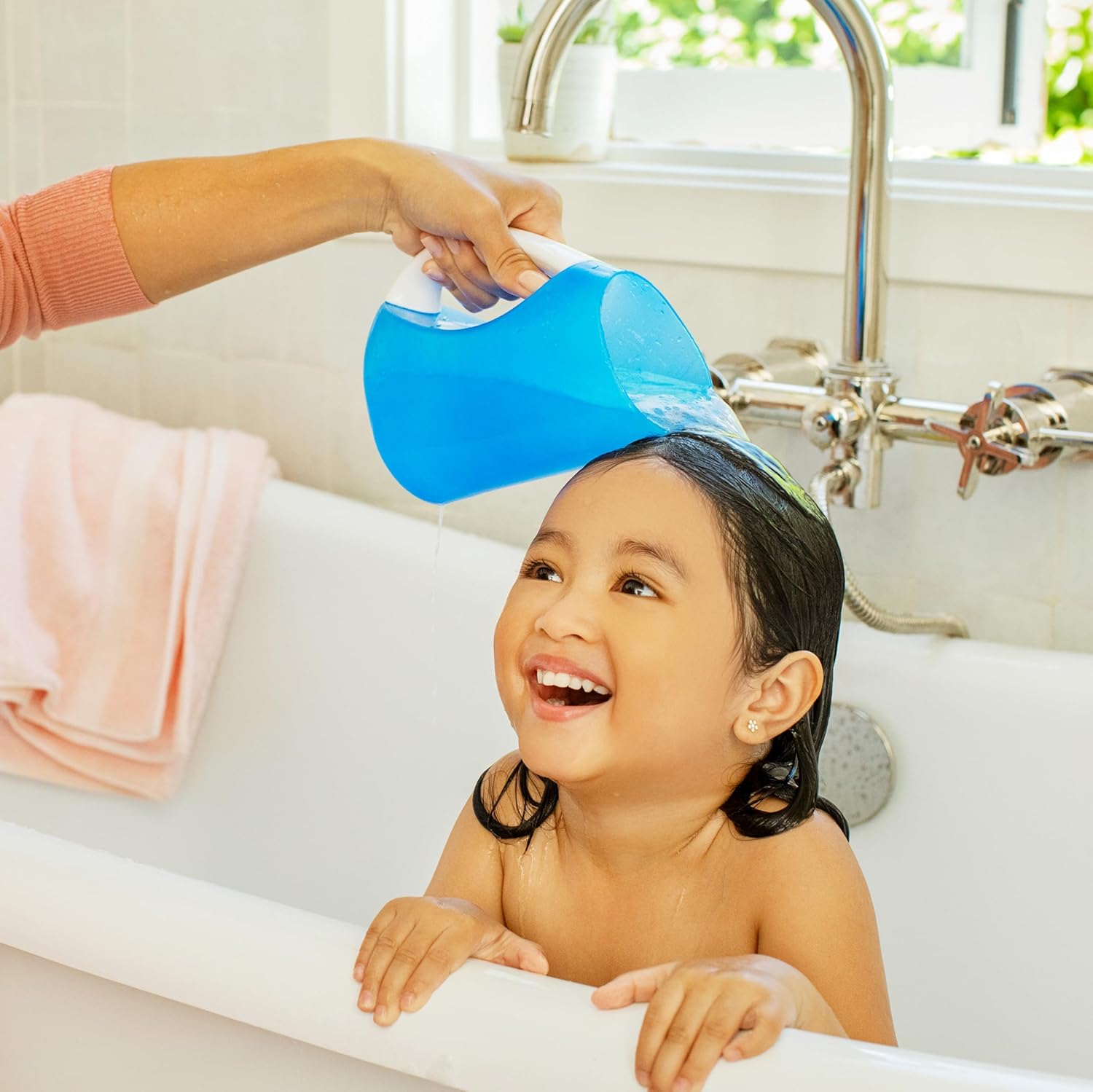 Thumbnail 2 de Munchkin Rinçage Cheveux Bébé à Bord Souple – Pichet Ergonomique pour Bain