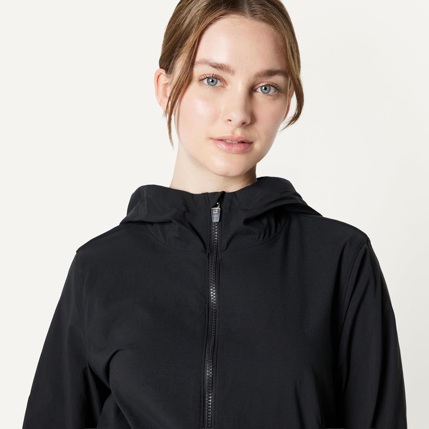 Detalle de Amazon Essentials Women's Water Repellent Active Hiking Outdoor Jacket