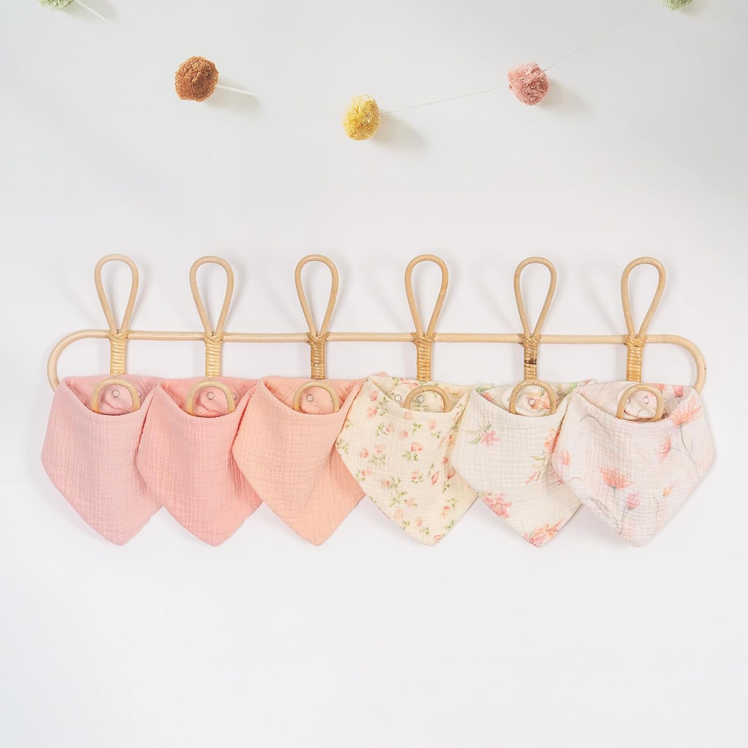 Thumbnail 6 de Yukkidds 100% Muslin Cotton Dribble Bibs – 6 Pack, Pink Floral (0–36 Months)