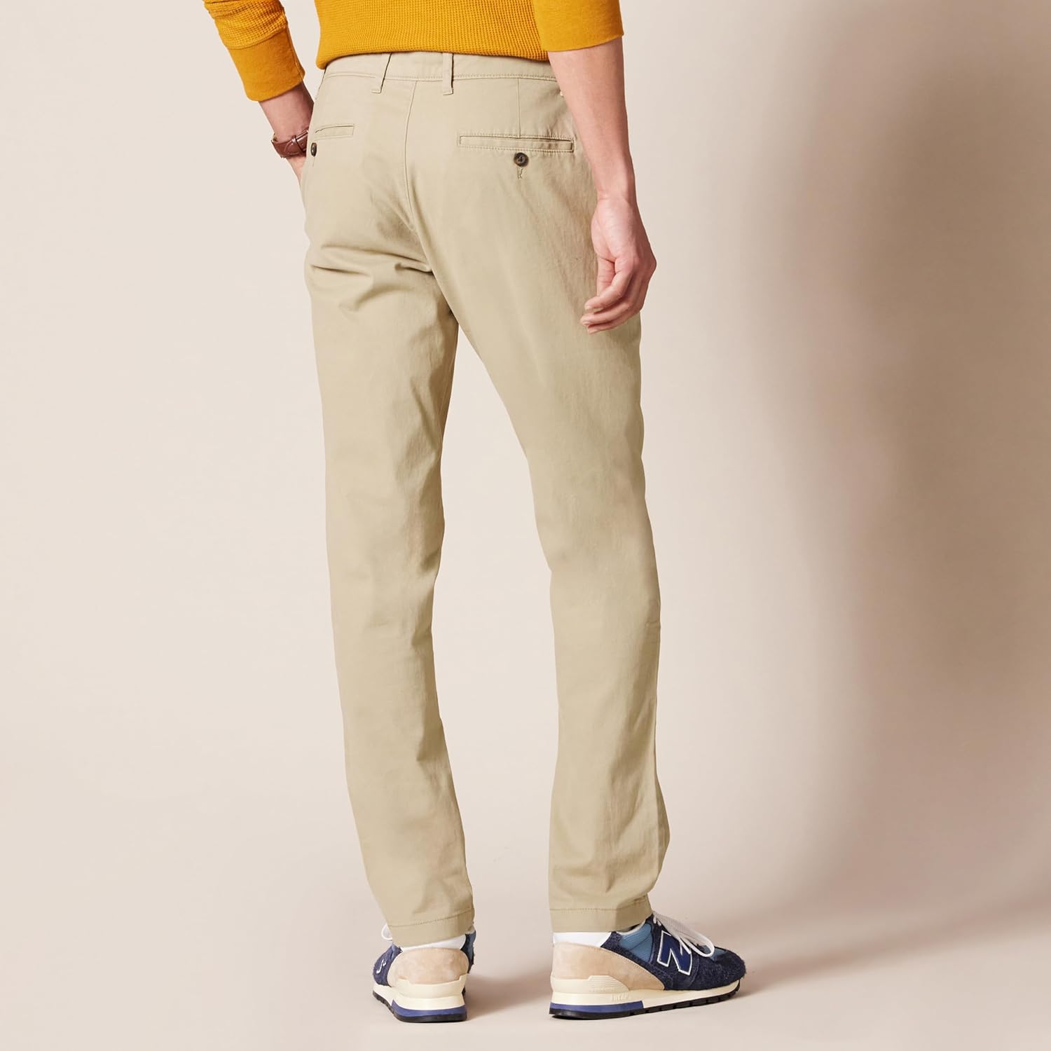 Thumbnail 1 de Amazon Essentials Herren Legere Stretch-Chinohose mit klassischer Passform (Skinny Fit) in Khaki