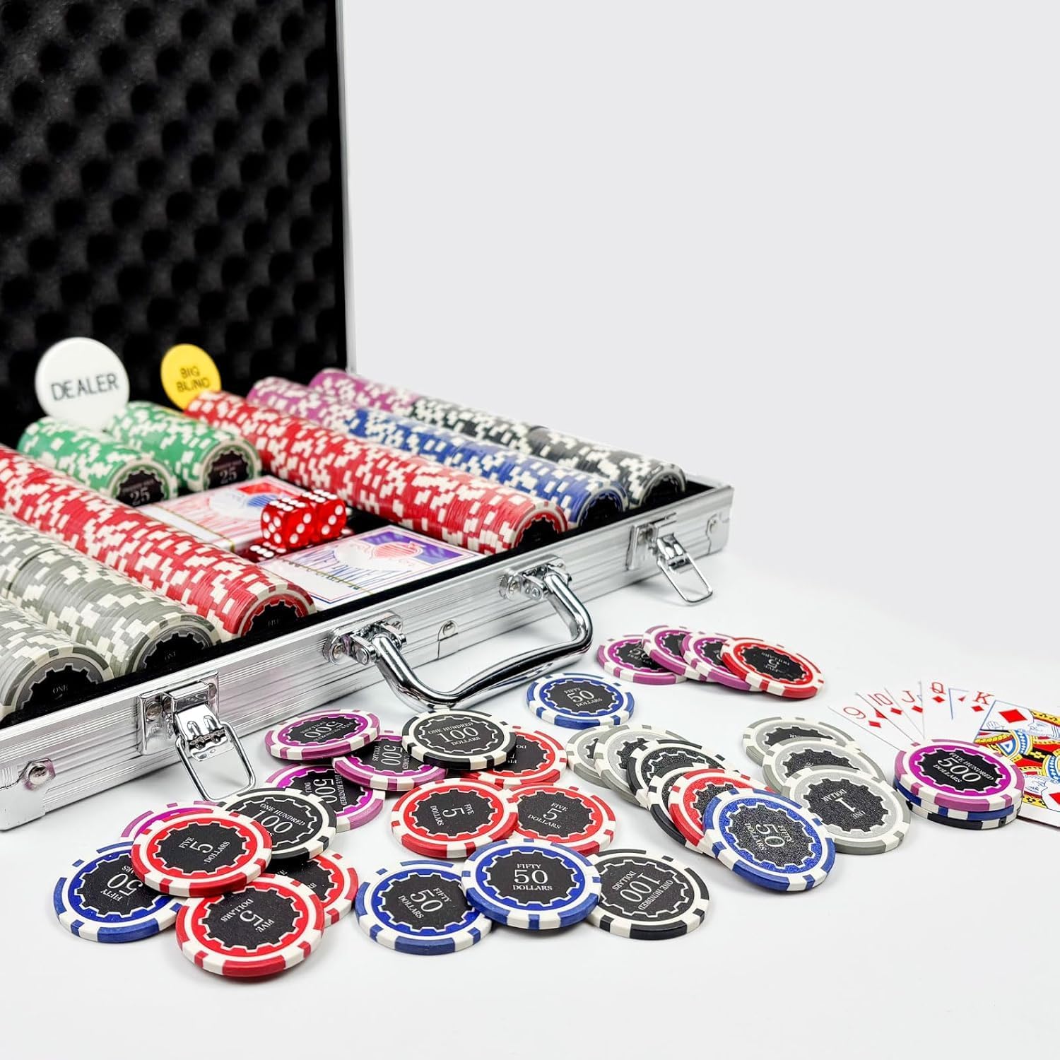 Detalle 2 de 500 Chips Professional Poker Chip Set with Aluminum Case – 11.5g Clay Composite, 2 Decks, 5 Dice, and Dealer Button