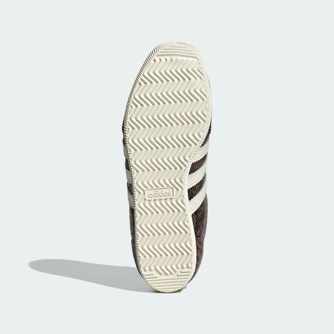 Detalle de Zapatilla Japan de Adidas — estilo clásico para uso diario en color Marrón