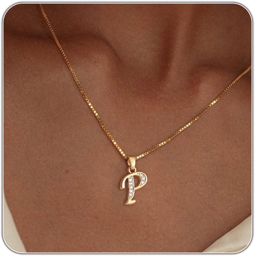 Detalle de Fglqfam Initial Necklace, 14K Gold-Plated