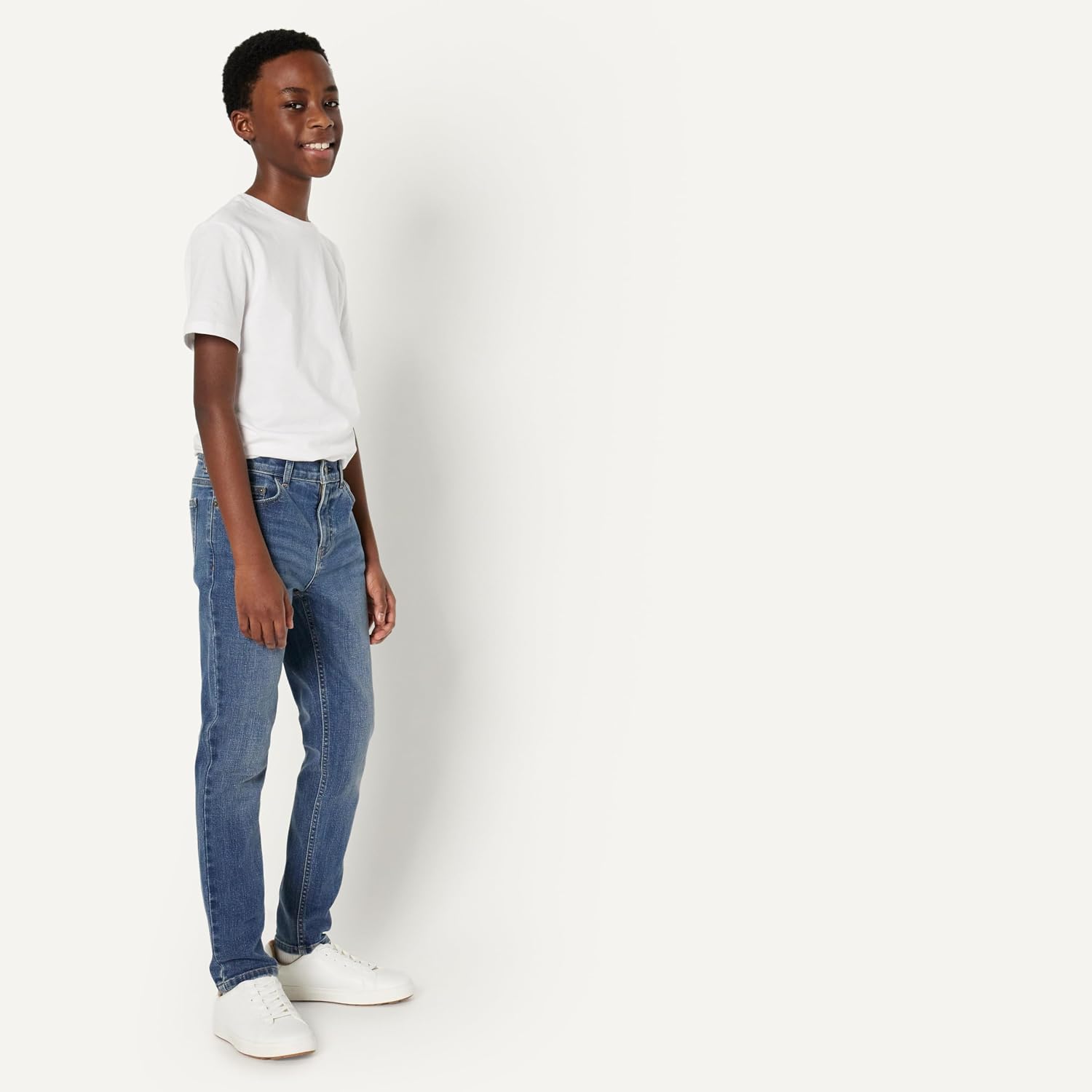 Detalle 2 de Amazon Essentials Boys’ High-Stretch Slim-Fit Jeans (5-Pocket)