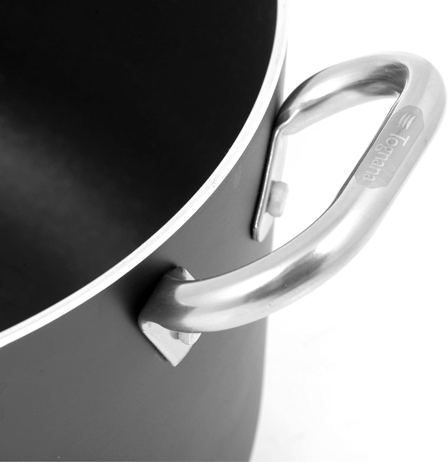 Detalle de Tognana Pro Diamond Casseruola 32 cm: robusta, anti-graffio e adatta anche all’induzione