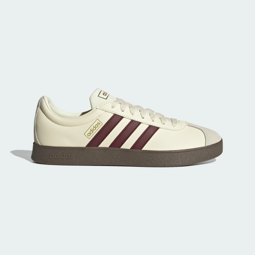Detalle de VL Court Classic Shoes de Adidas: estilo atemporal en Burgundy para el día a día