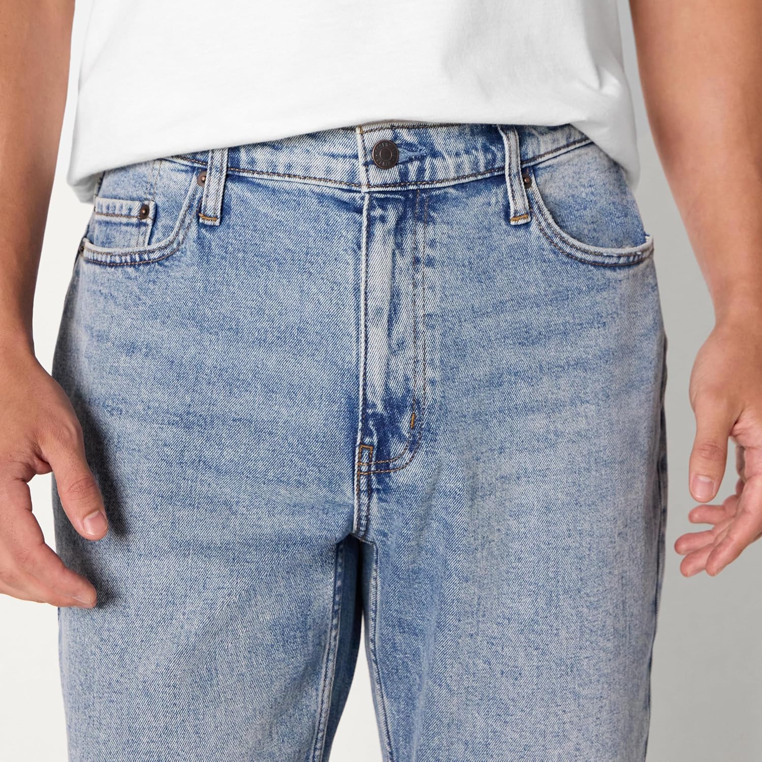 Thumbnail 2 de Amazon Essentials Herren Straight-Fit Bootcut-Jeans mit geringem Stretchanteil