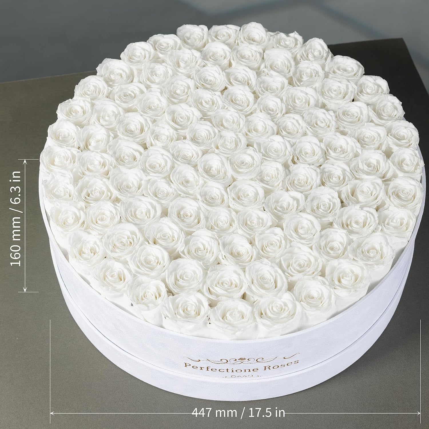 Detalle de Luxury Preserved Roses Gift for Women (White) — 100 Preserved Roses in a Velvet Box
