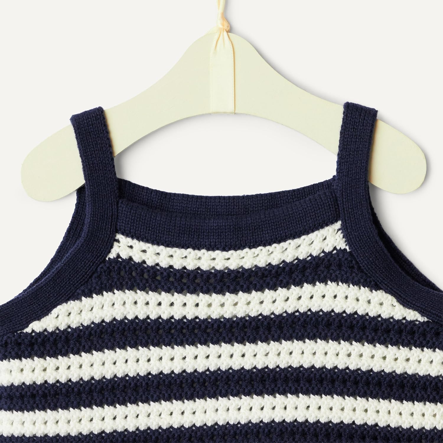 Detalle de Amazon Essentials x Sofia Grainge Mummy & Me Cotton Crochet Jumpers & Tank Sets