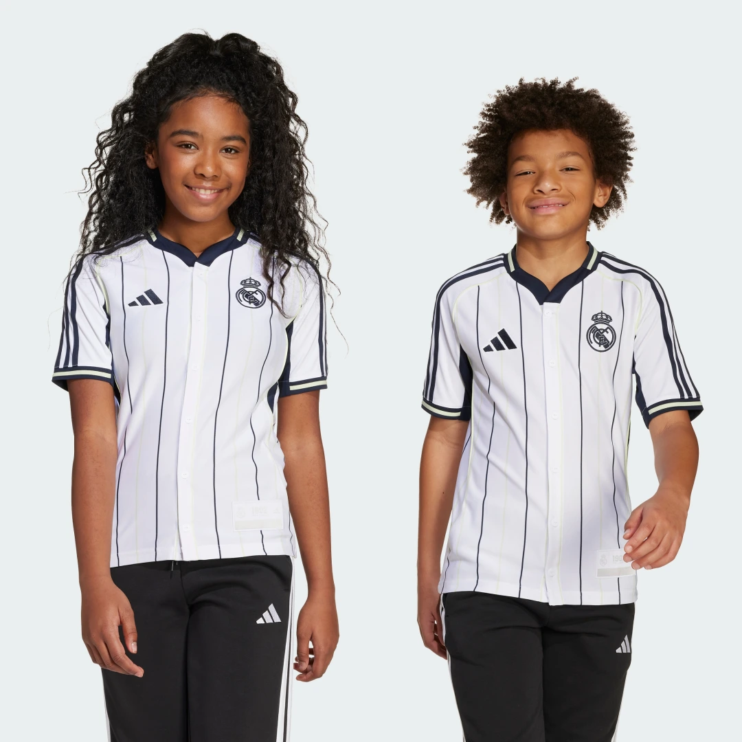 Detalle de Camiseta Real Madrid US Pack de Adidas (Blanca) – para fans que siguen cada partido