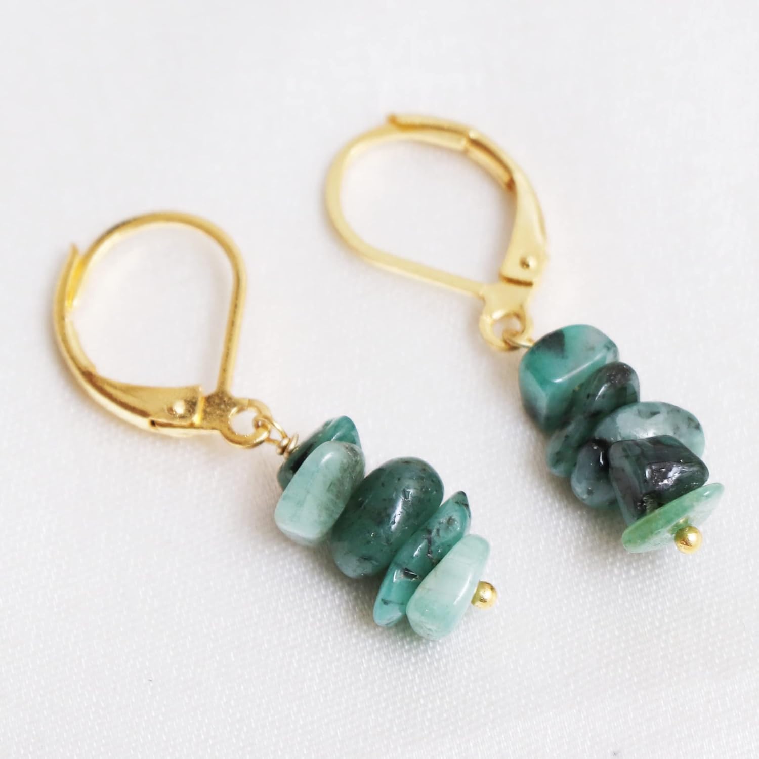 Thumbnail 1 de Gempires Natural Emerald Chips Leverback Hoop Earrings