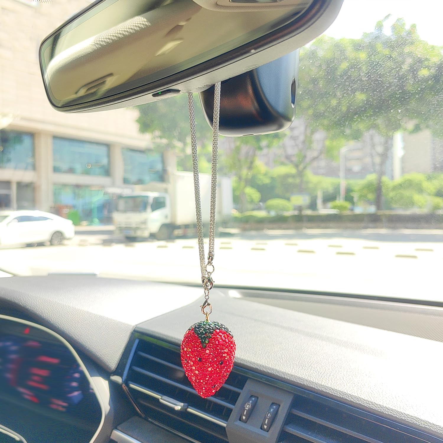 Detalle de Strawberry Rearview Mirror Charm with Rhinestones