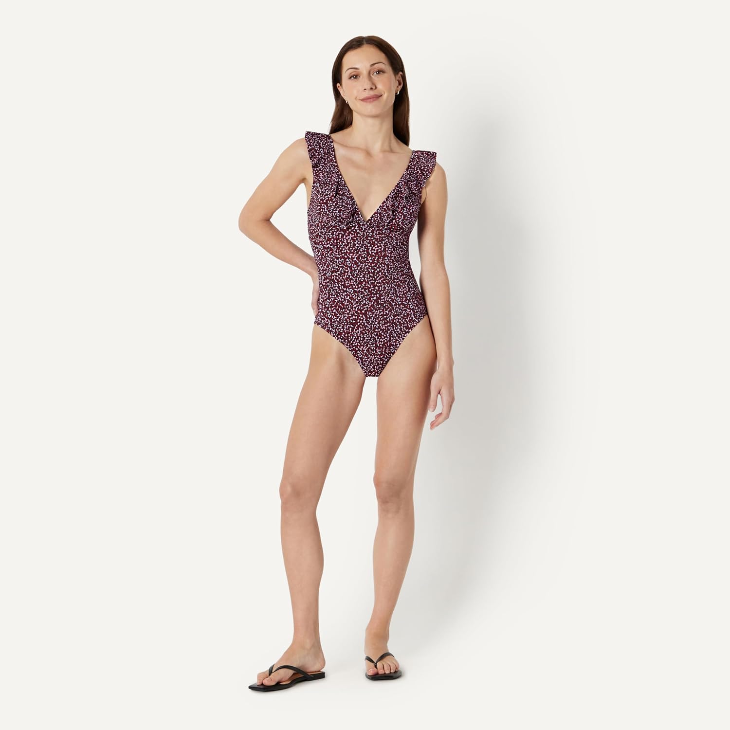 Detalle 1 de Amazon Essentials women’s ruffle v-neck one-piece swimsuit with removable cups