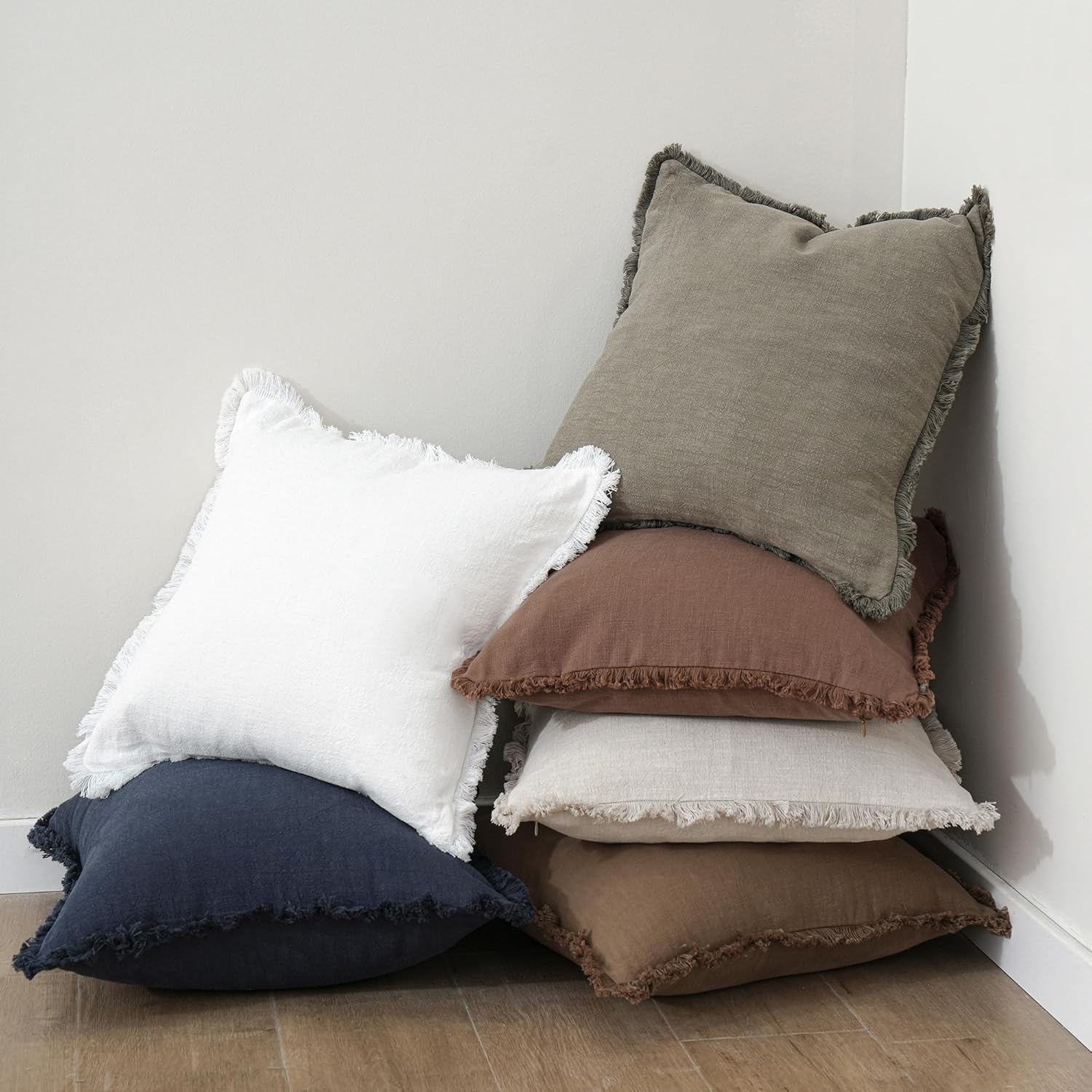 Detalle de Foindtower 2-Pack Decorative Linen Fringe Throw Pillow Covers in Navy Blue (20x20)
