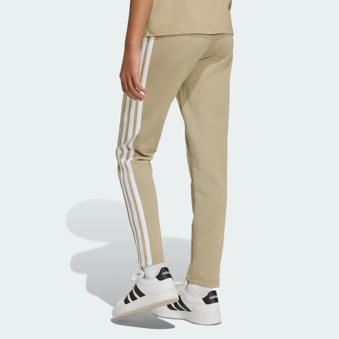 Detalle de Pantalón Essentials para niños de Adidas: cómodo, práctico y pensado para el día a día
