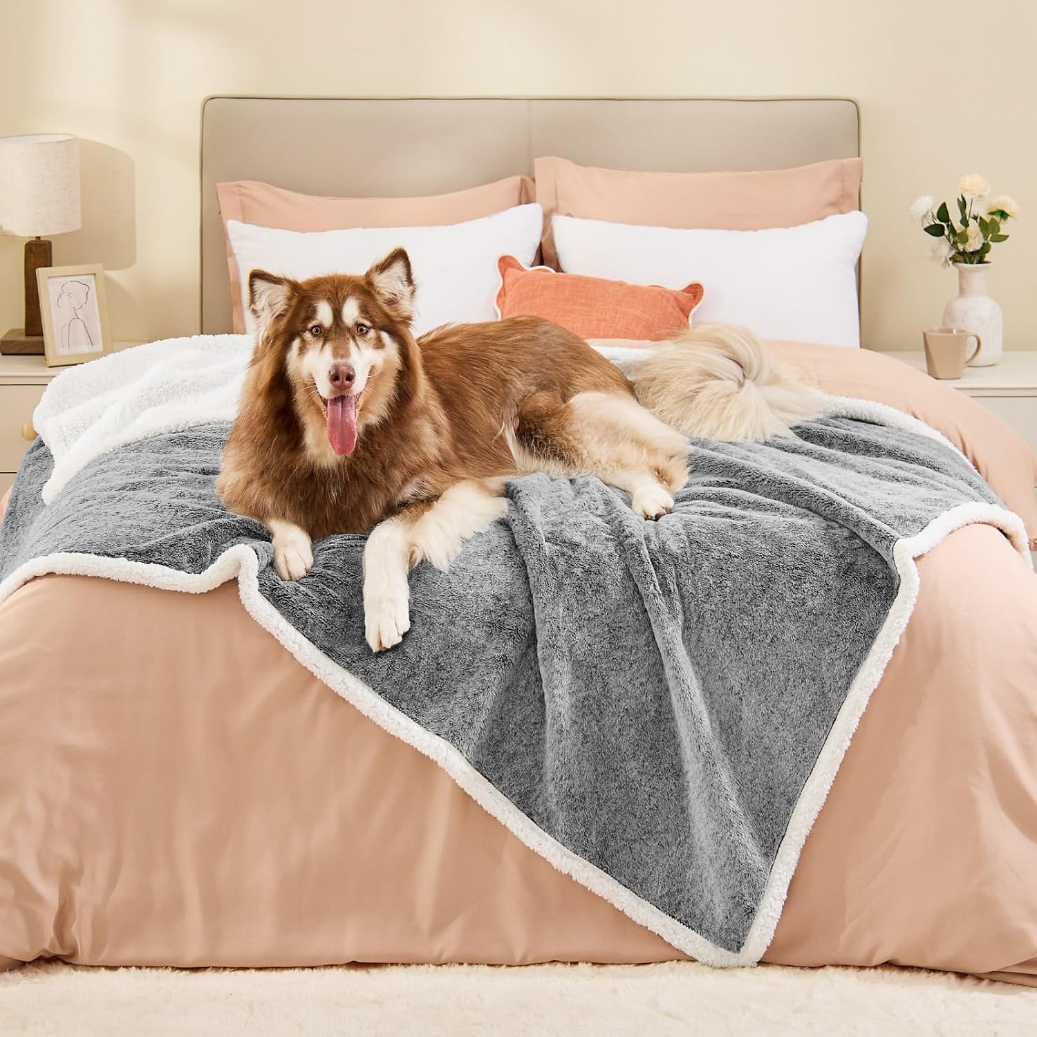 Detalle de ChiXnuggle Waterproof Dog Blanket, Twin