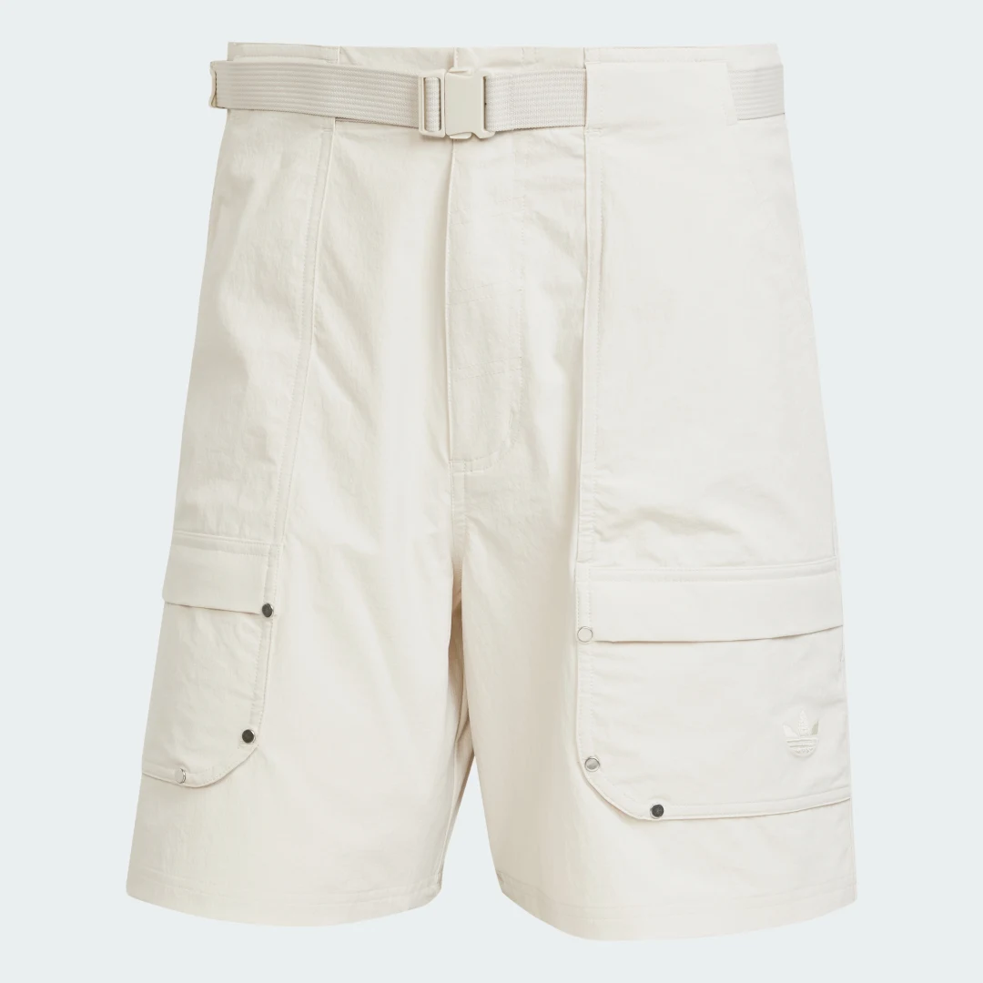 Detalle 2 de adidas Premium Essentials pantalón corto Cargo Beige 1 unidad