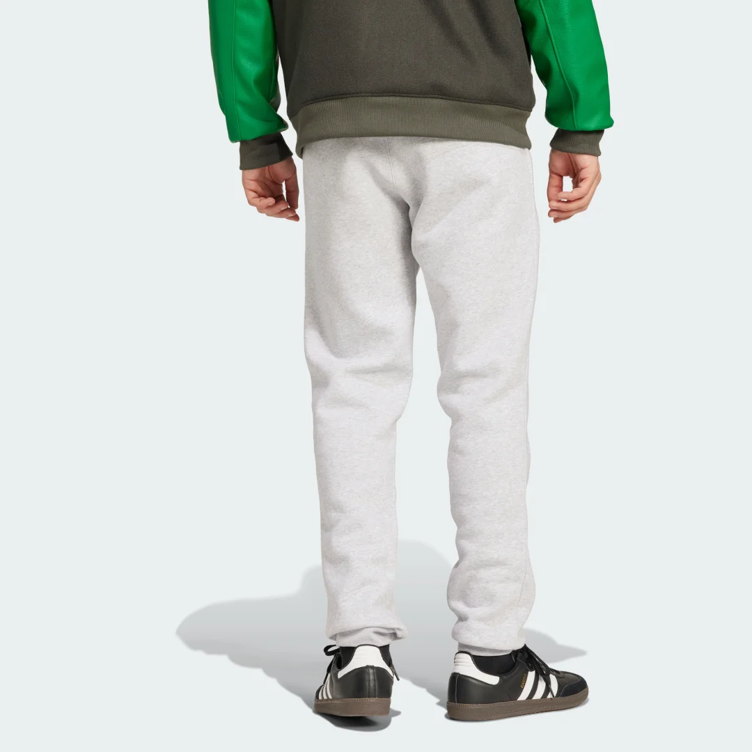 Detalle 2 de Pantalón Celtic FC St. Patrick's Day de Adidas – gris