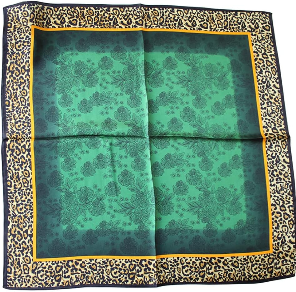 Detalle de JERLA Silk Scarf 26.7-Inch Square