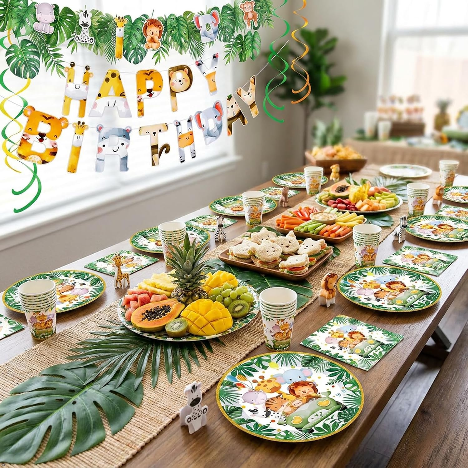 Detalle 2 de Ophy Set stoviglie per feste Jungle Safari, 134 pezzi con striscione e decorazioni per bambini