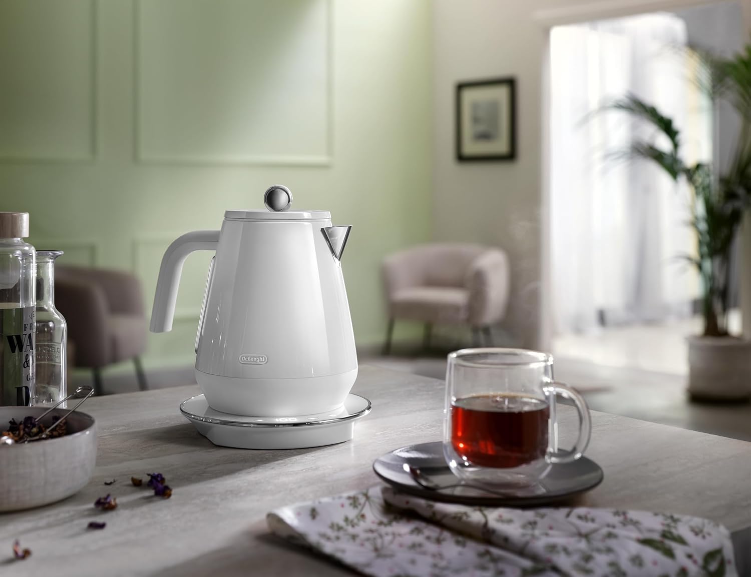 Thumbnail 5 de De'Longhi Eclettica SpecialTea KBY3011.W electric kettle with variable temperature (40–100°C) and keep-warm