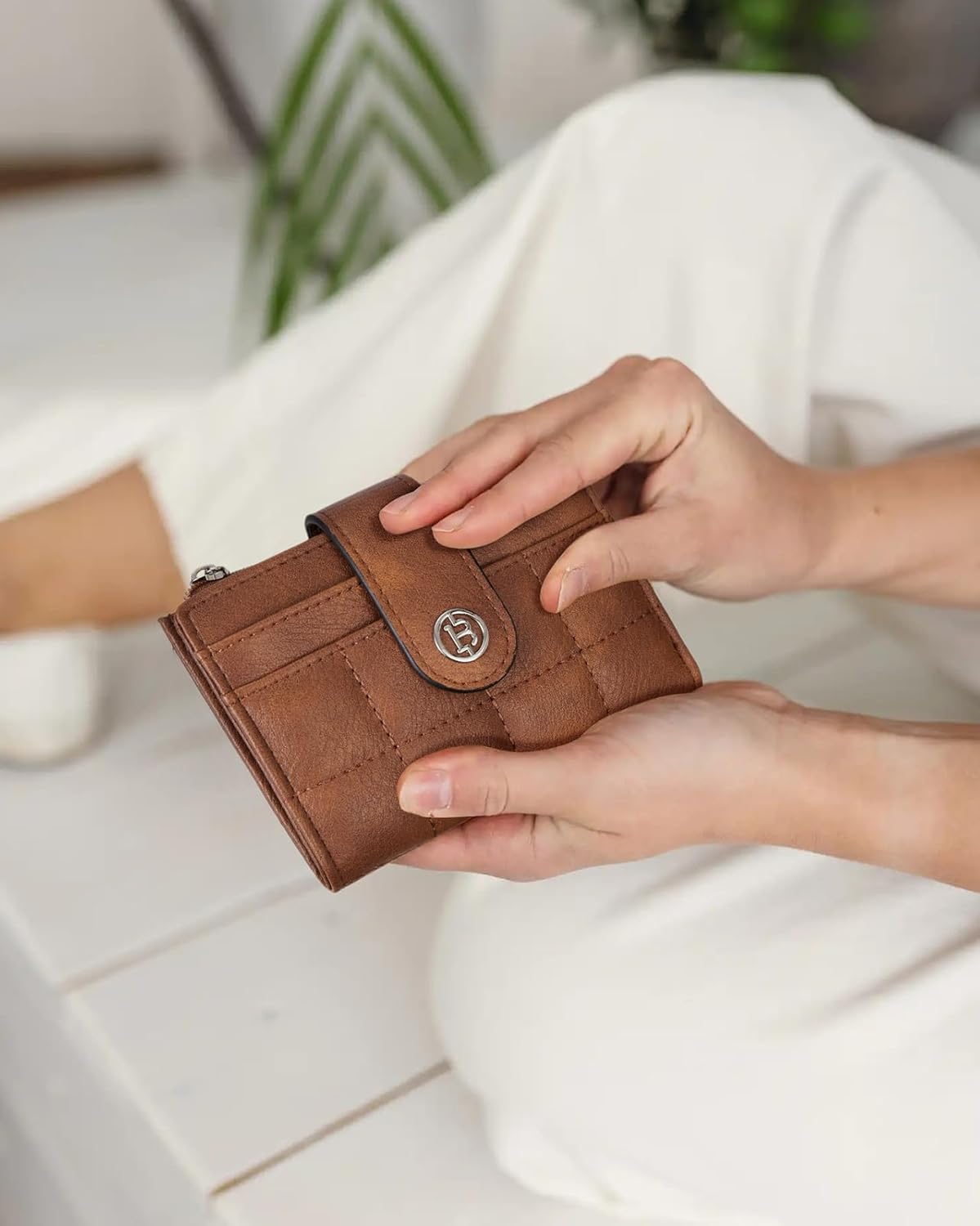 Detalle 2 de BOSTANTEN Small Wallet for Women: PU Leather RFID Blocking Card Holder with Zip Coin Pocket