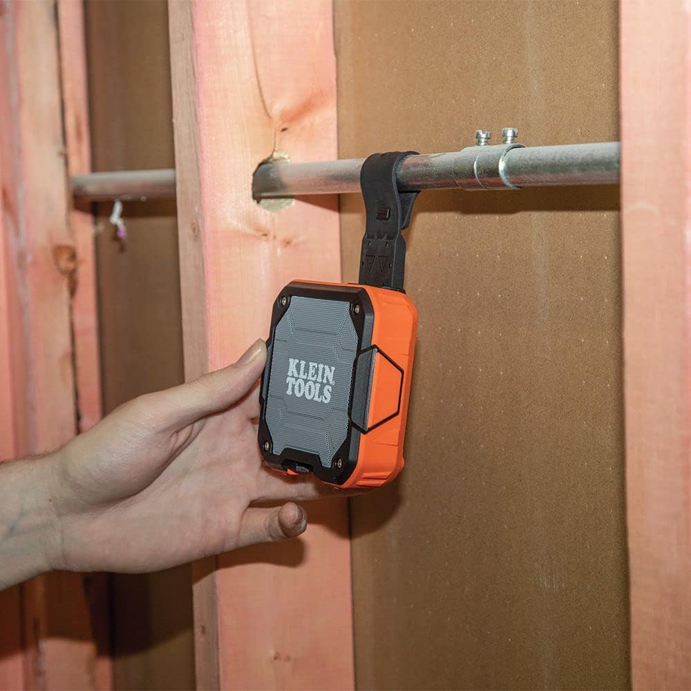 Detalle 2 de Klein Tools AEPJS2 Bluetooth Speaker with Magnetic Strip and Hook