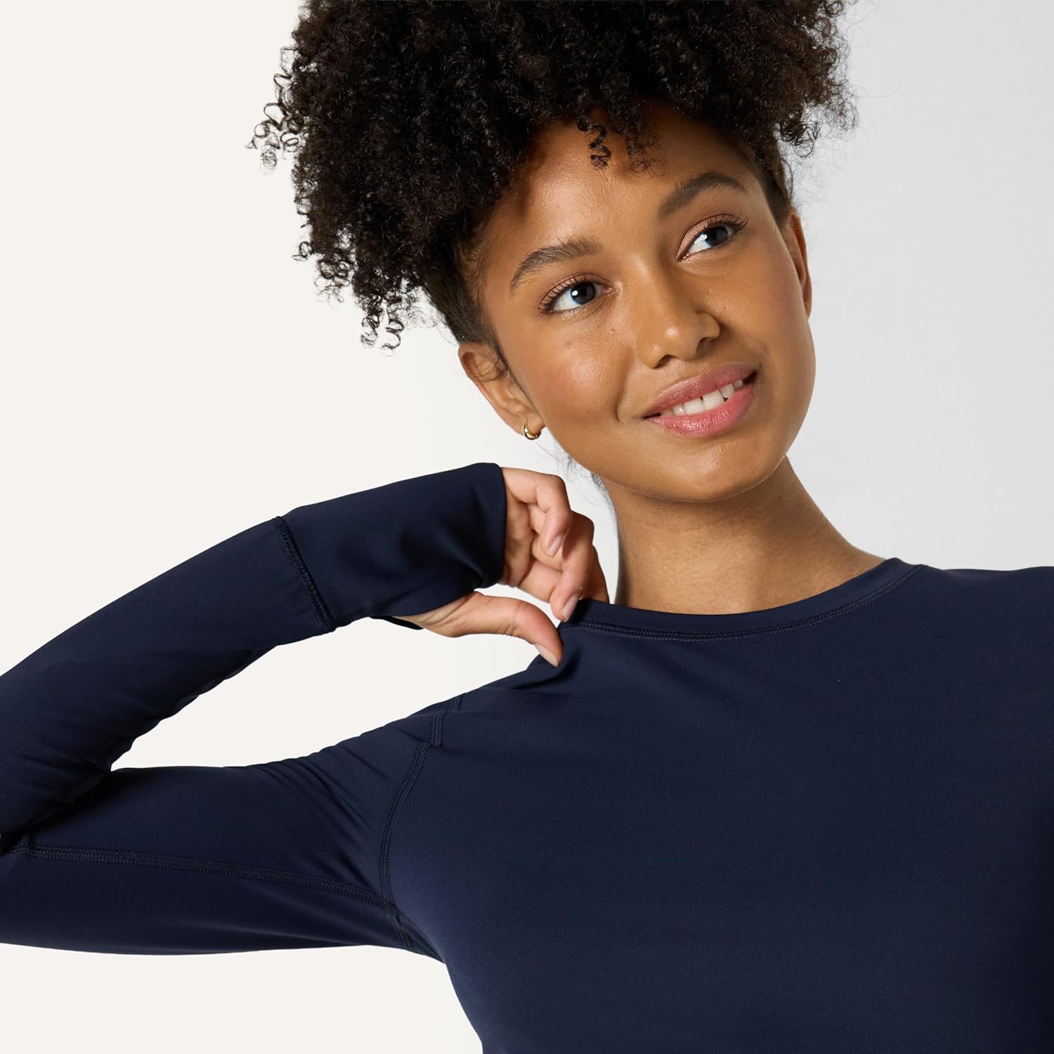 Thumbnail 2 de Amazon Essentials Damen Active FormFlex Buttery Soft Bauchfreies Layering-Workout-Top – eng, atmungsaktiv und vielseitig