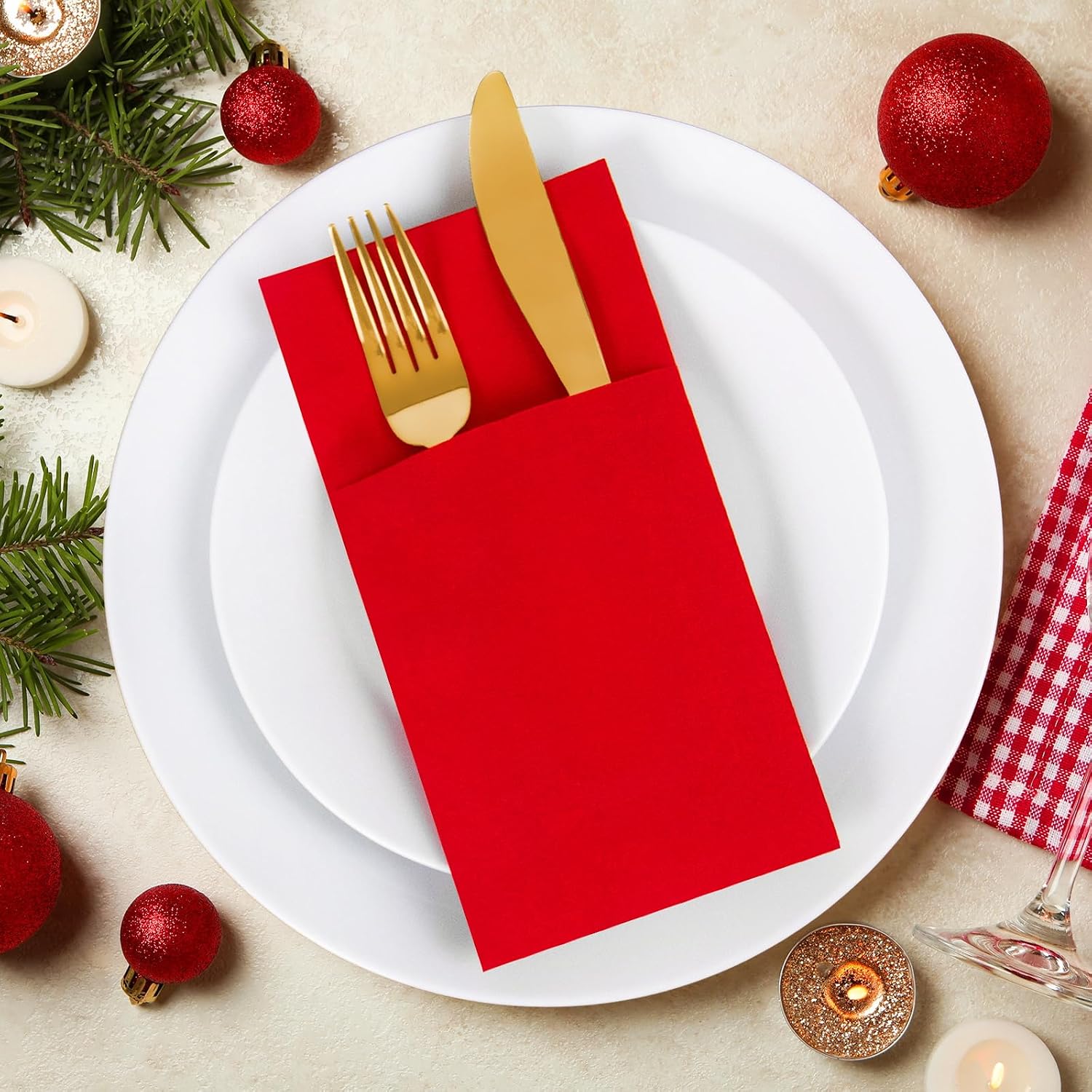 Detalle de KAMMAK Red Linen-Feel Disposable Napkins with Pocket (100 Pack) — 16.5 x 16.5 in, Folded 8.5 x 4 in
