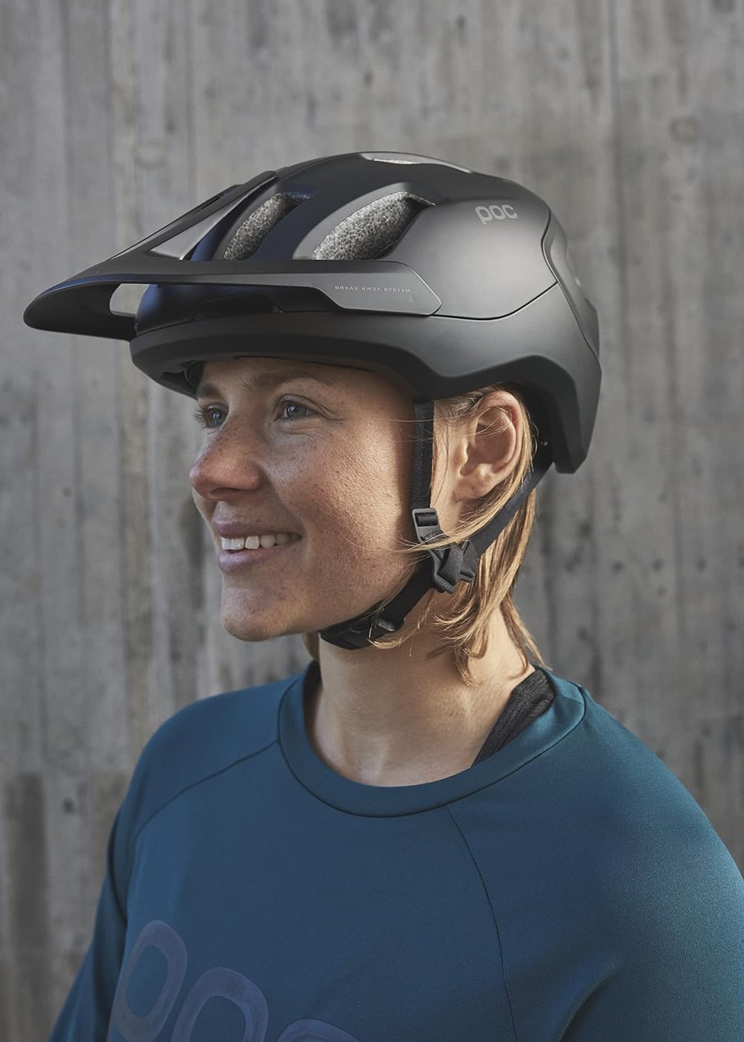 Thumbnail 4 de POC Axion Uranium Black Matt – Casque VTT léger et ventilé