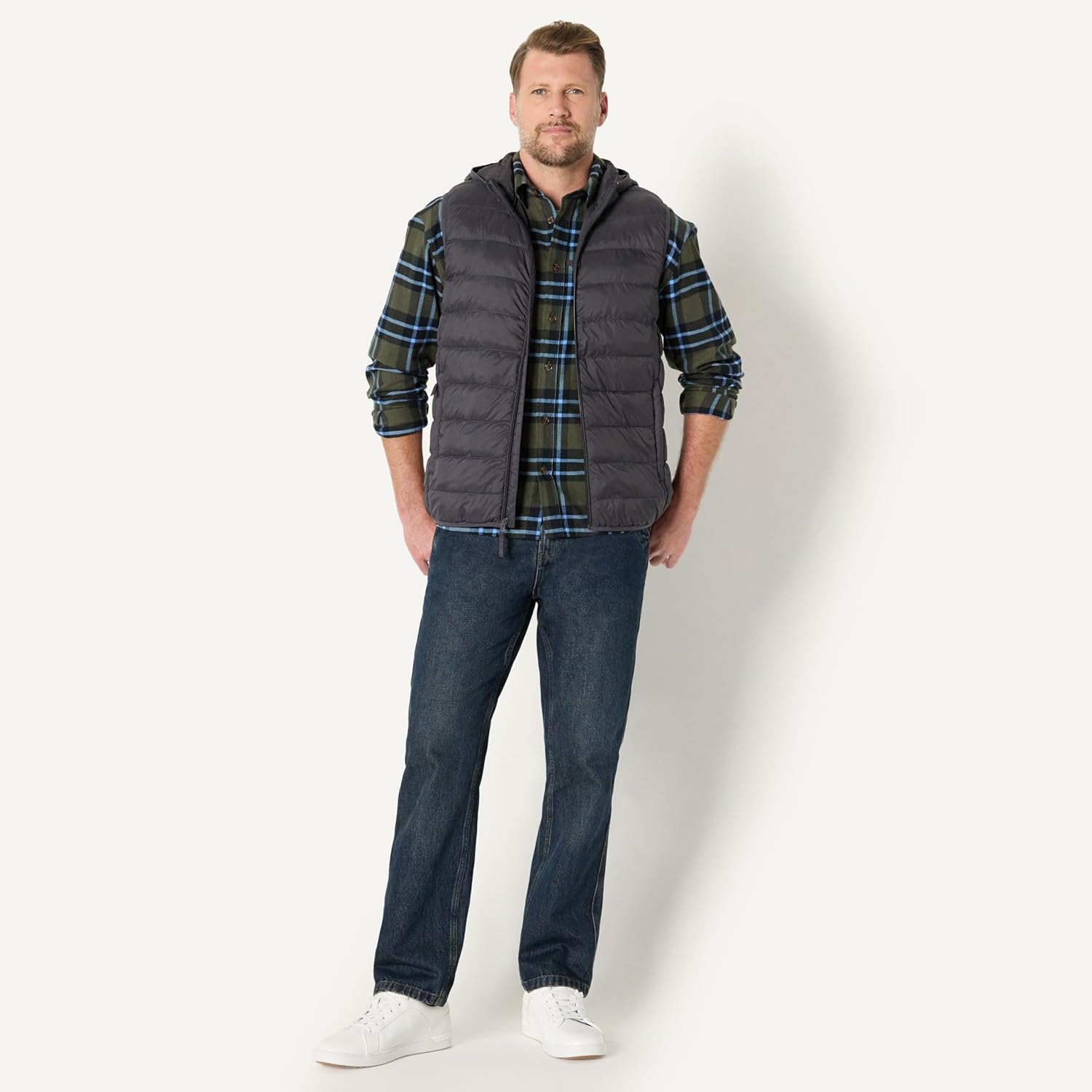 Thumbnail 4 de Amazon Essentials Herren leichte, wasserabweisende Relaxed-Fit-Steppweste mit Kapuze