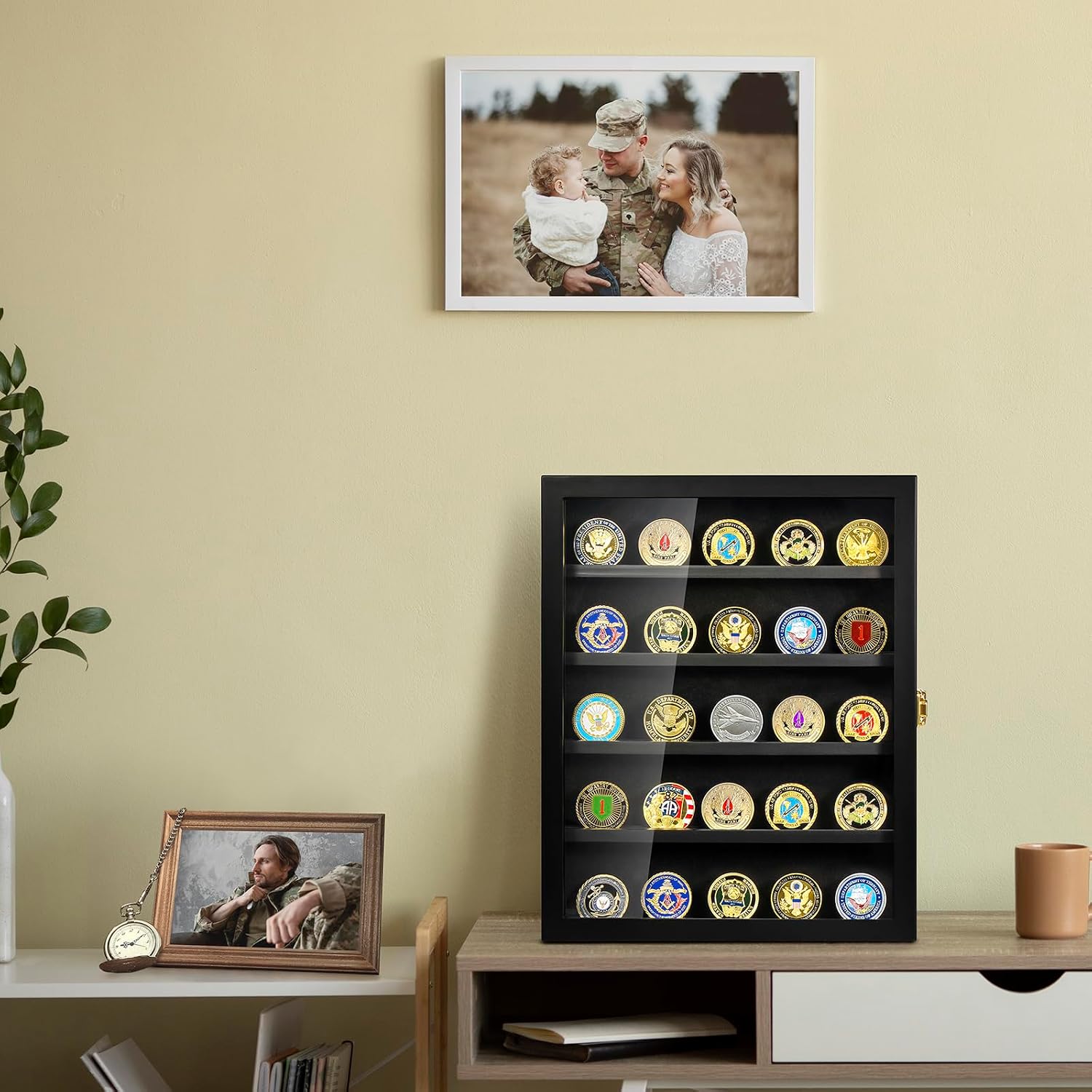 Detalle de Military Challenge Coin Display Case with Removable Shelves – Wall Mount Shadow Box