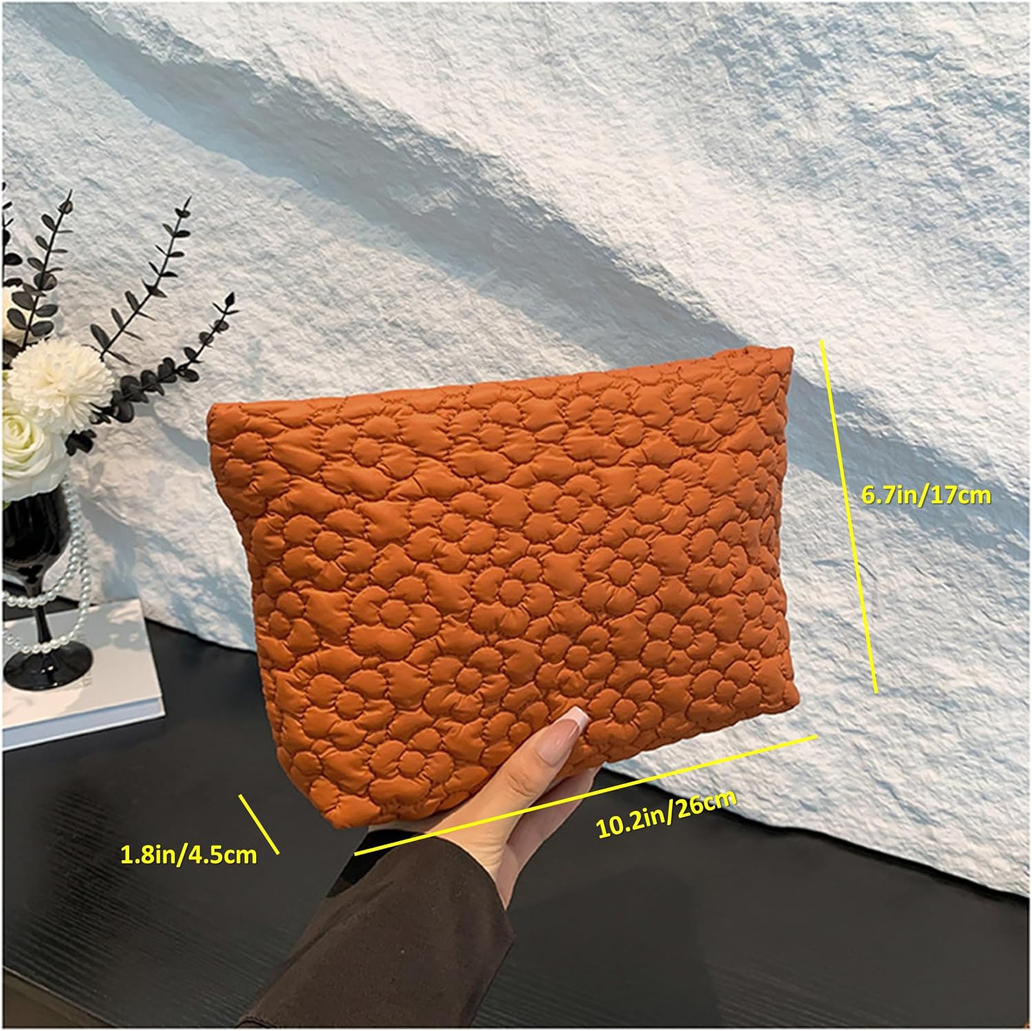 Thumbnail 2 de HFLZBRO Puffy Quilted Makeup Bag: Orange Flowers