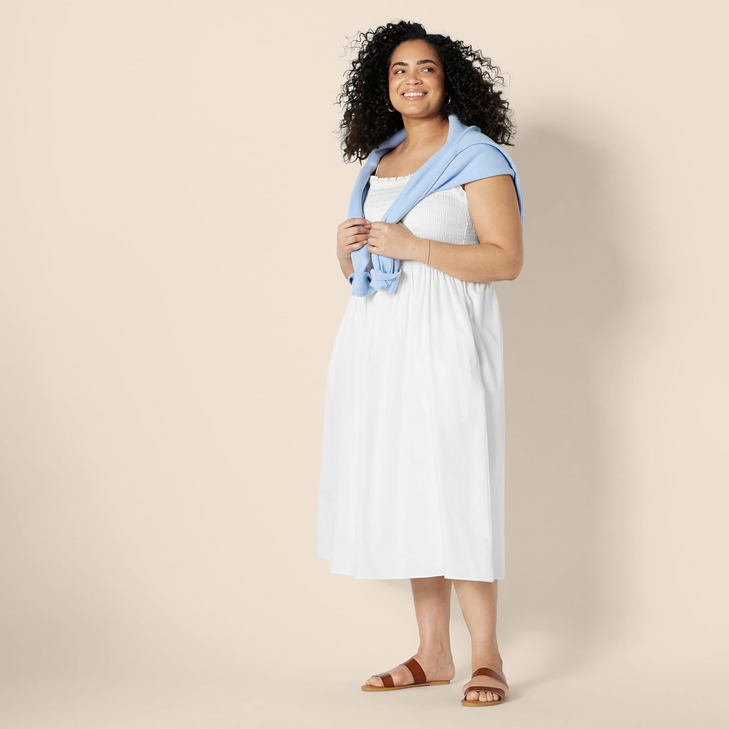 Thumbnail 6 de Amazon Essentials Women’s Regular-Fit Cotton Sateen Smocked Bodice Midi Dress