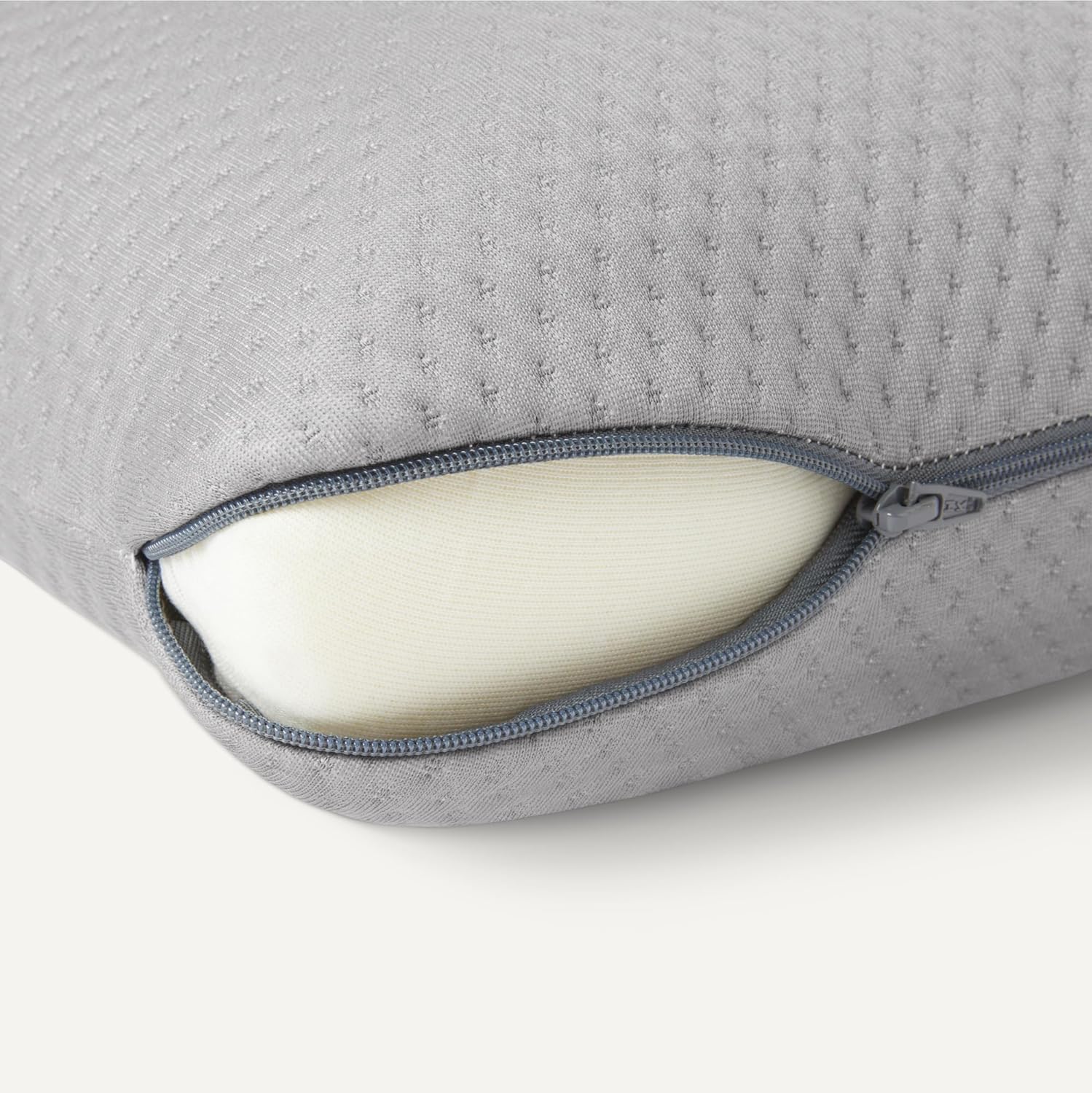 Detalle 2 de Amazon Basics cuscino da campeggio in memory foam 42 × 24 × 12 cm grigio
