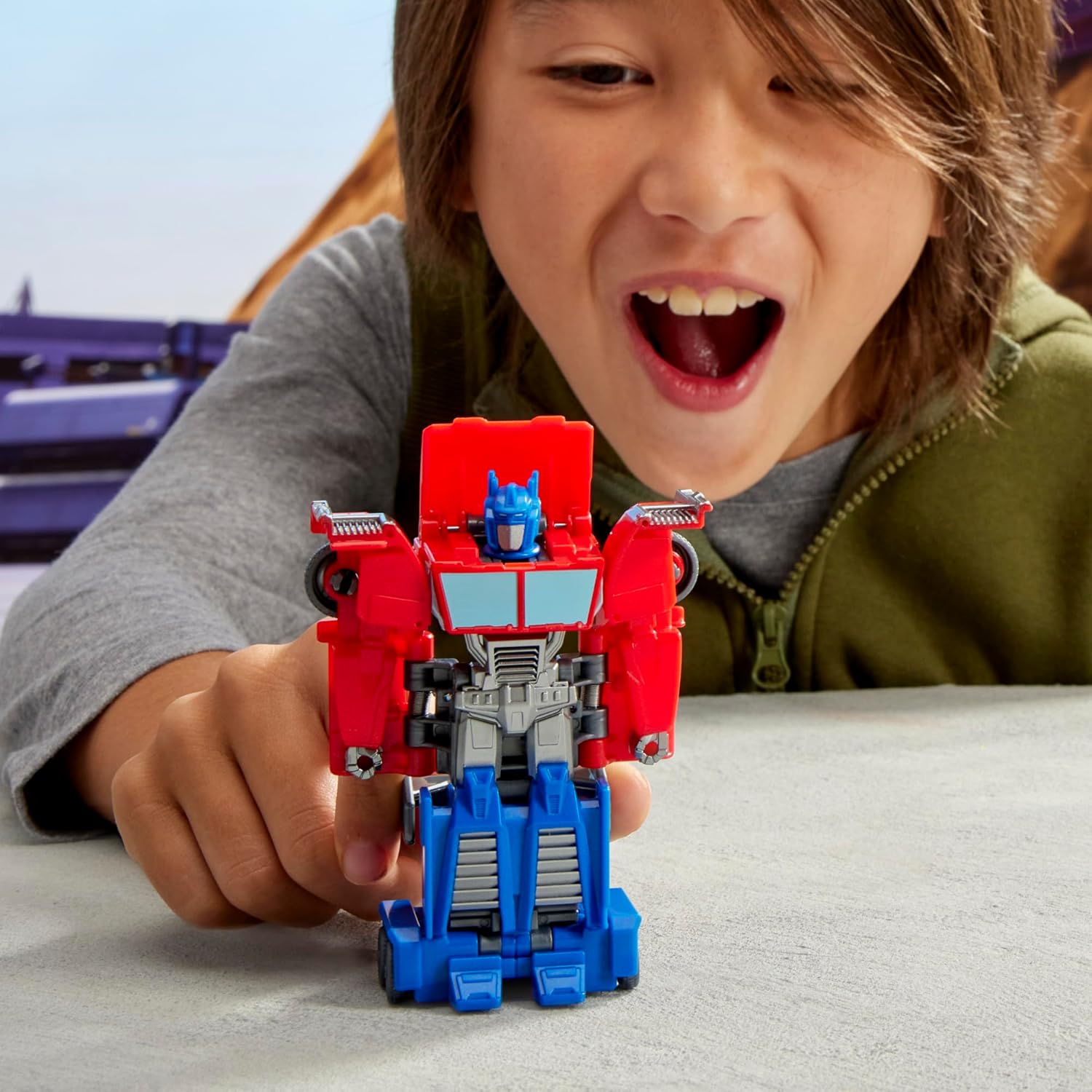 Thumbnail 2 de Transformers EarthSpark Smash Changers Optimus Prime 🚒