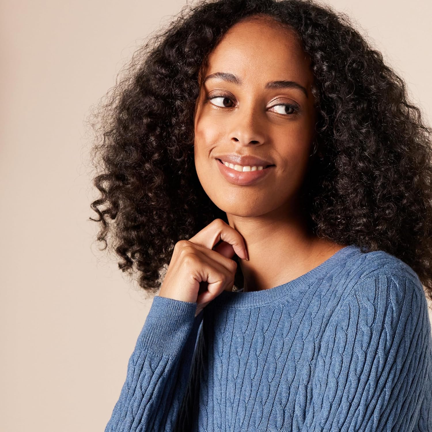 Thumbnail 2 de Amazon Essentials Damen Leichter Langarm-Pullover mit Rundhalsausschnitt und Zopfmuster – Übergröße