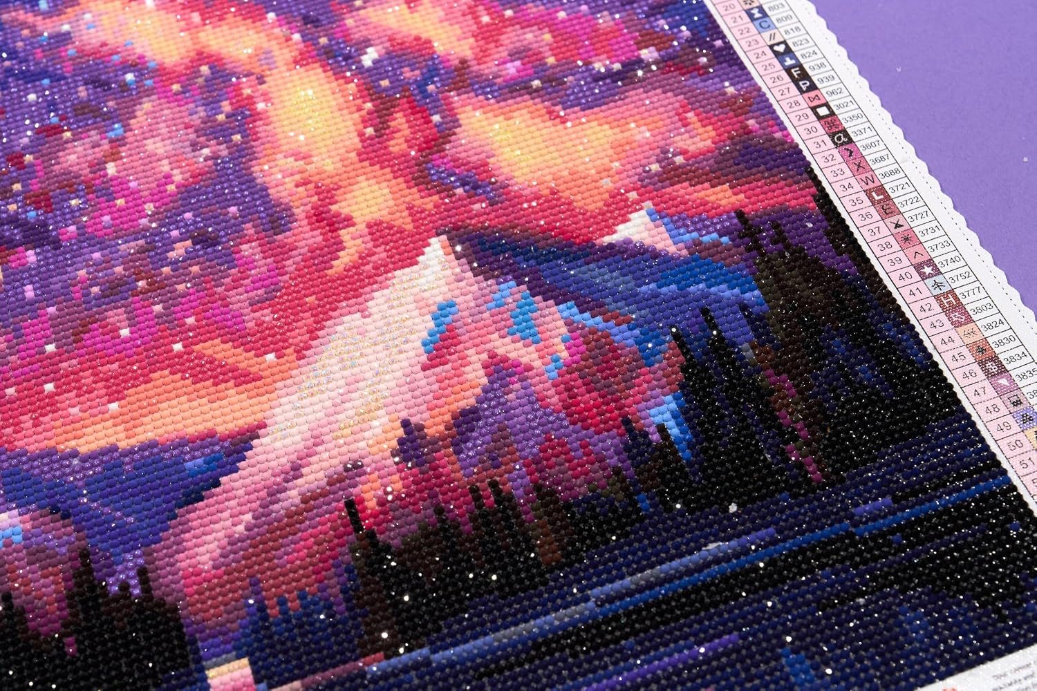Detalle de DIAMOND ART CLUB ナイトウィスパーズ ダイヤモンドアートキット 58色・丸型ビーズ・全面貼り