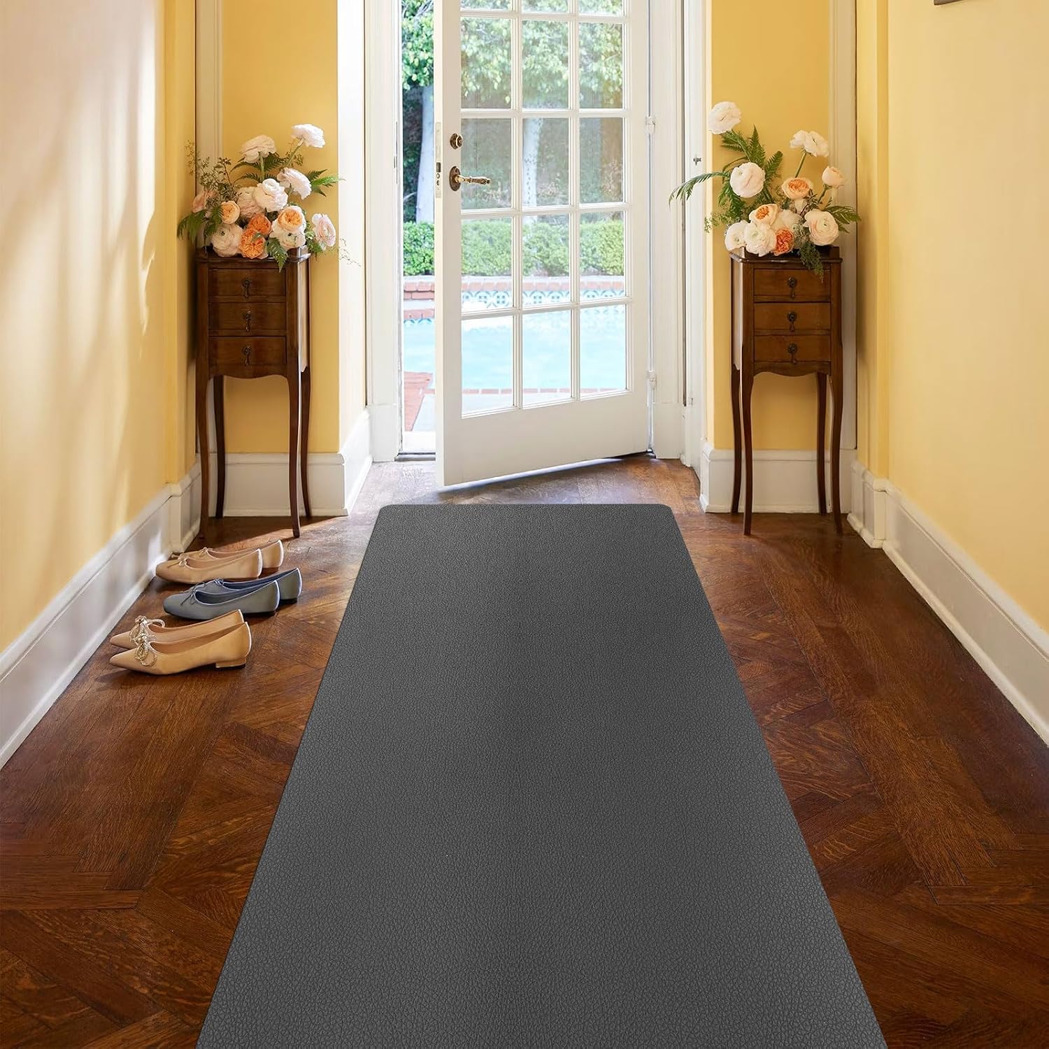 Detalle de FURKIT PGW-SH Vinyl Runner Rug, 2' x 6', Dark Gray, Waterproof