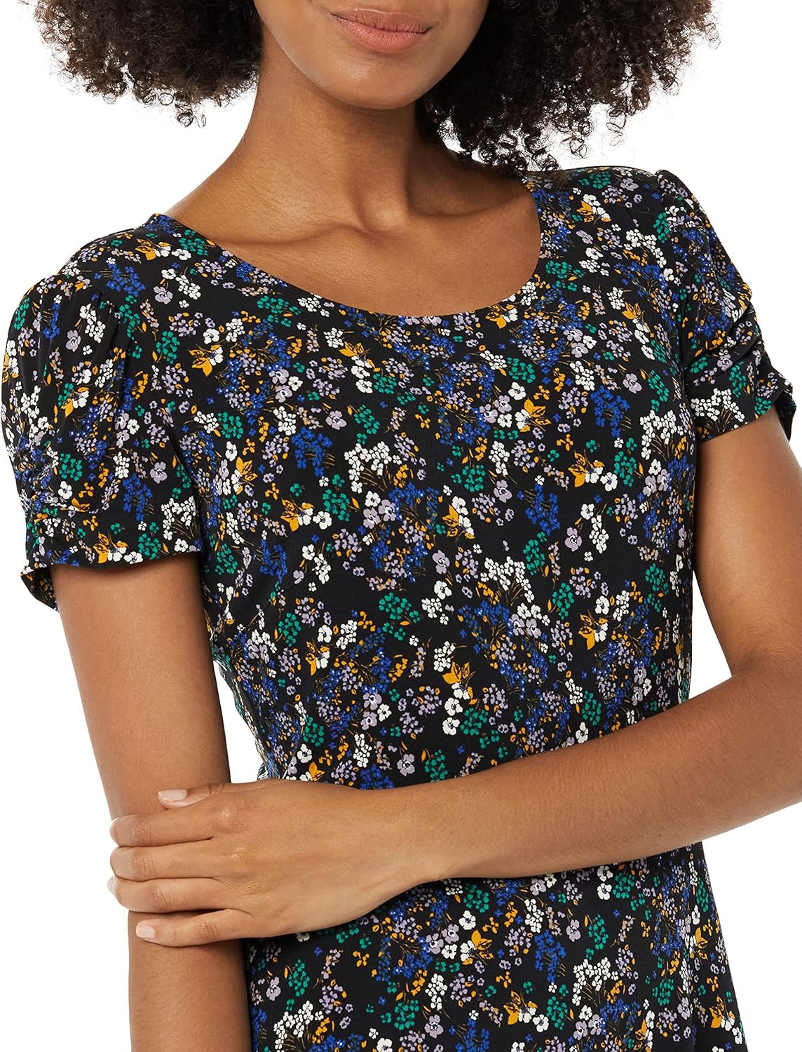 Thumbnail 4 de Amazon Essentials Women’s Gathered Short-Sleeve A-Line Floral Dress (Plus Size available)